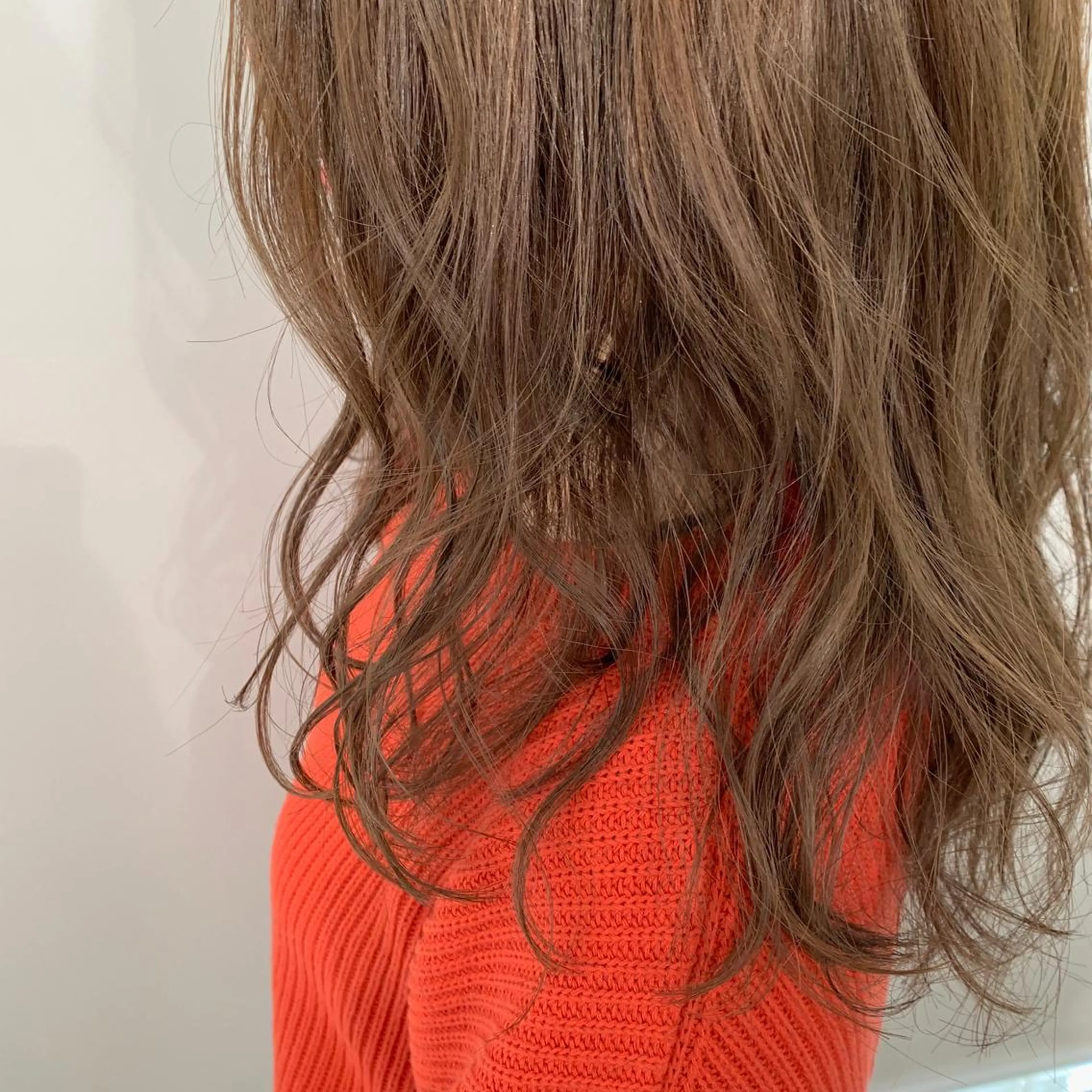 セミロング カラー パーマ ヘアアレンジ ベージュカラー 加藤 綾華のヘアスタイル