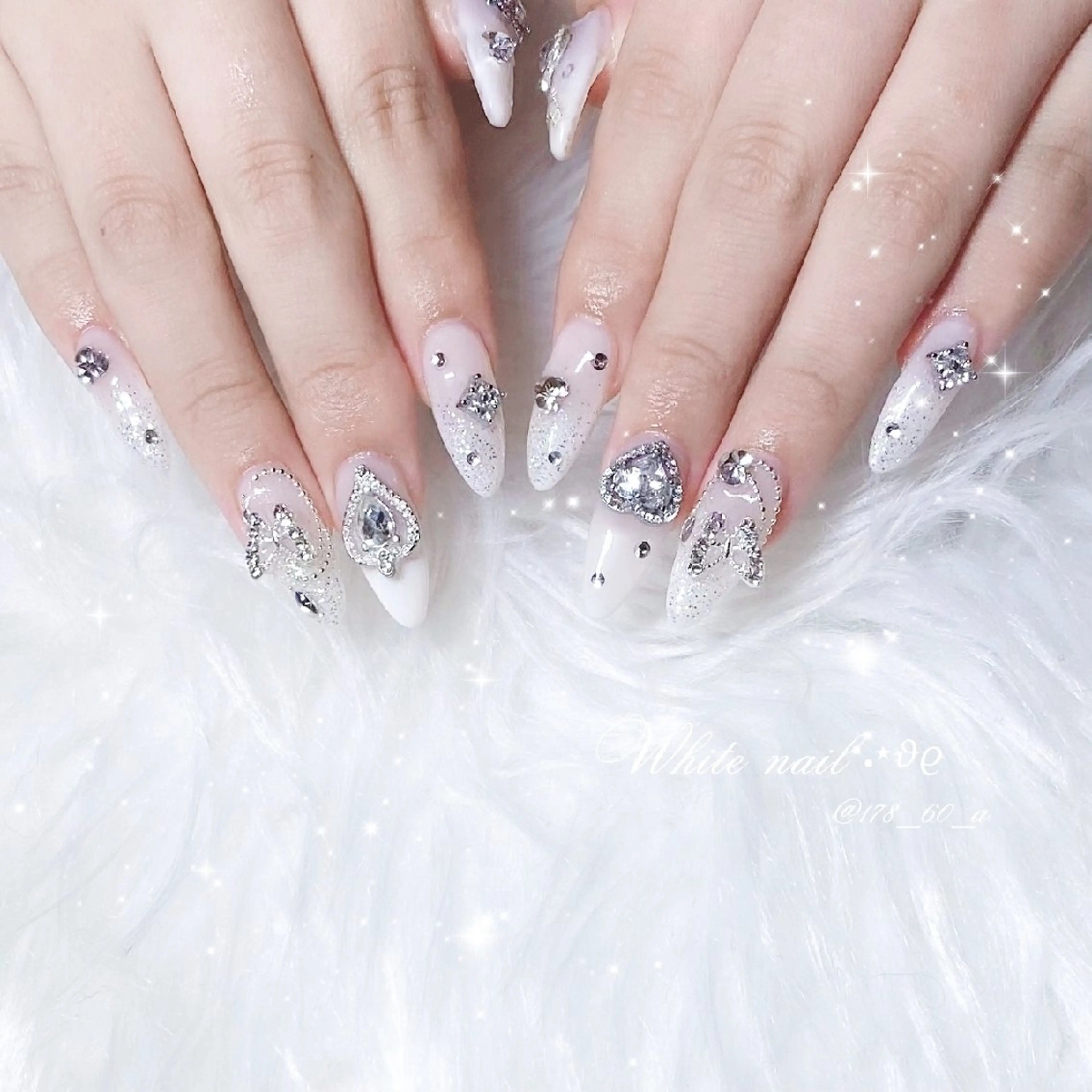 ネイル ガーリー グラデーション ハート スカルプネイル シルバー ハンドネイル HAPPINAS🎀  れん🖤痛ネイルのネイルデザイン