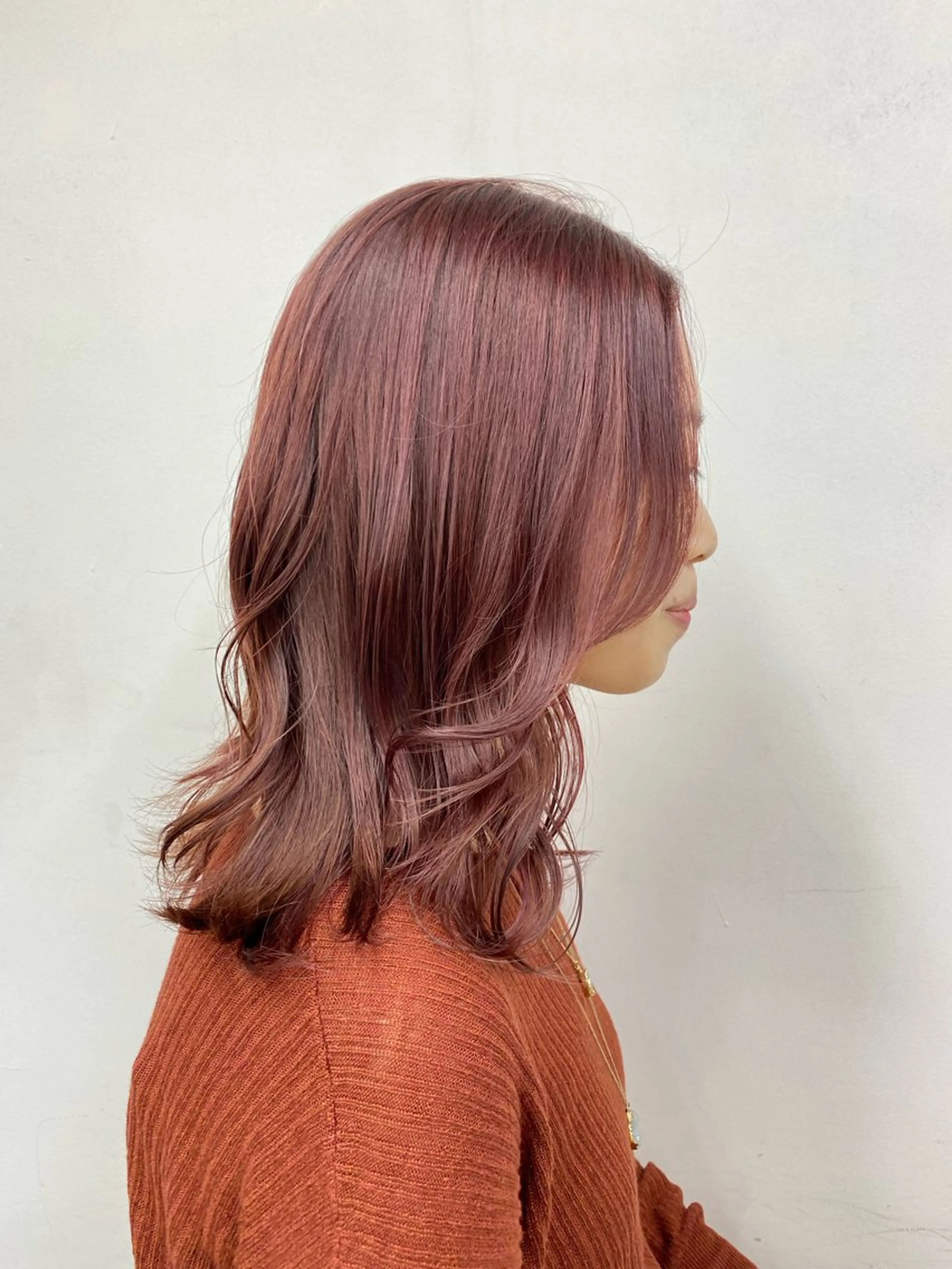 ミディアム カラー ベージュカラー デザインカラー ハイライトカラー ピンクカラー ピンクベージュ カット ヘアカラー トリートメント KANA/ボブ/ インナーカラー/艶髪のヘアスタイル