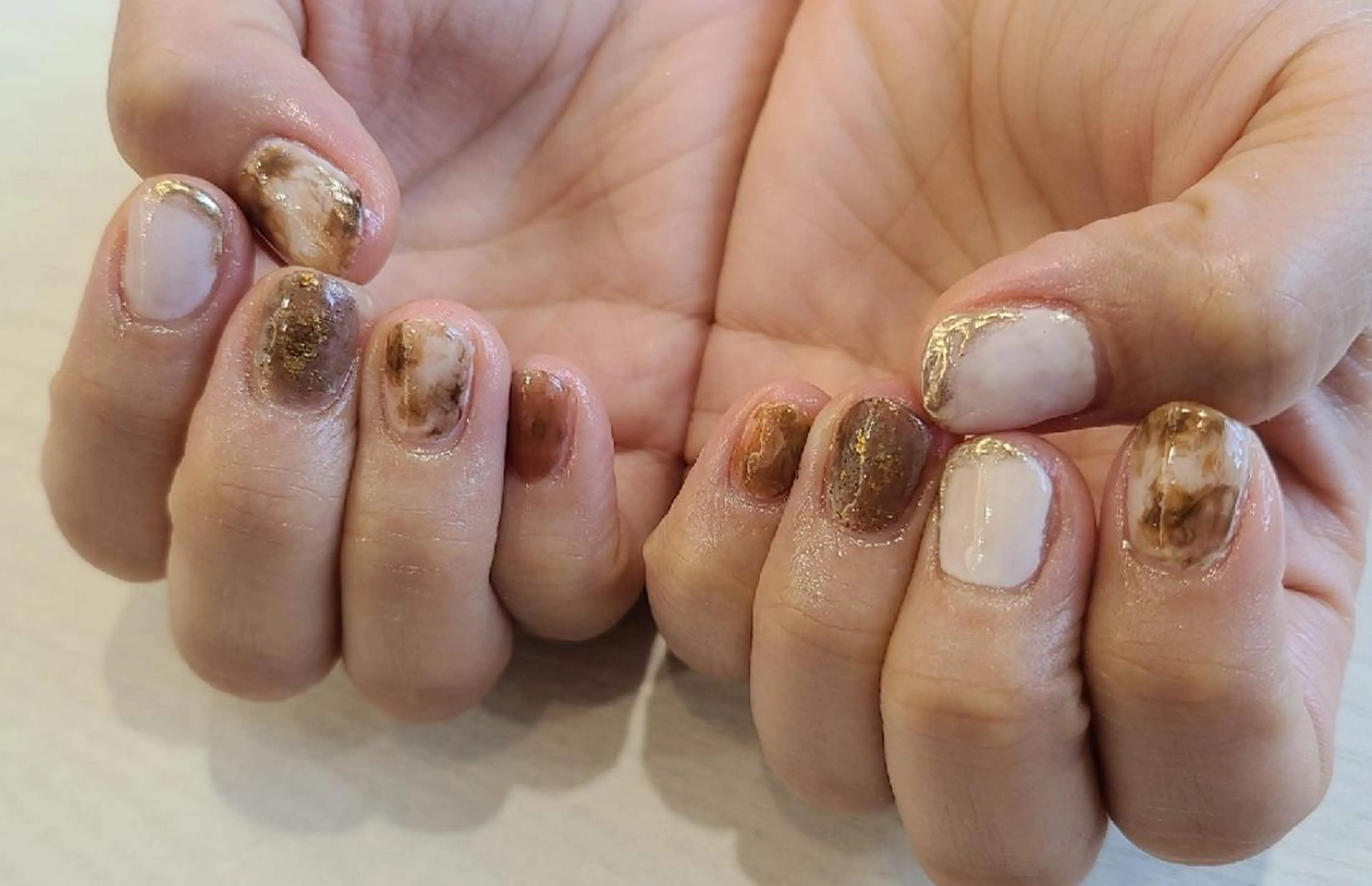 ネイル ブラウン ニュアンスネイル 関口 友菜のヘアスタイル