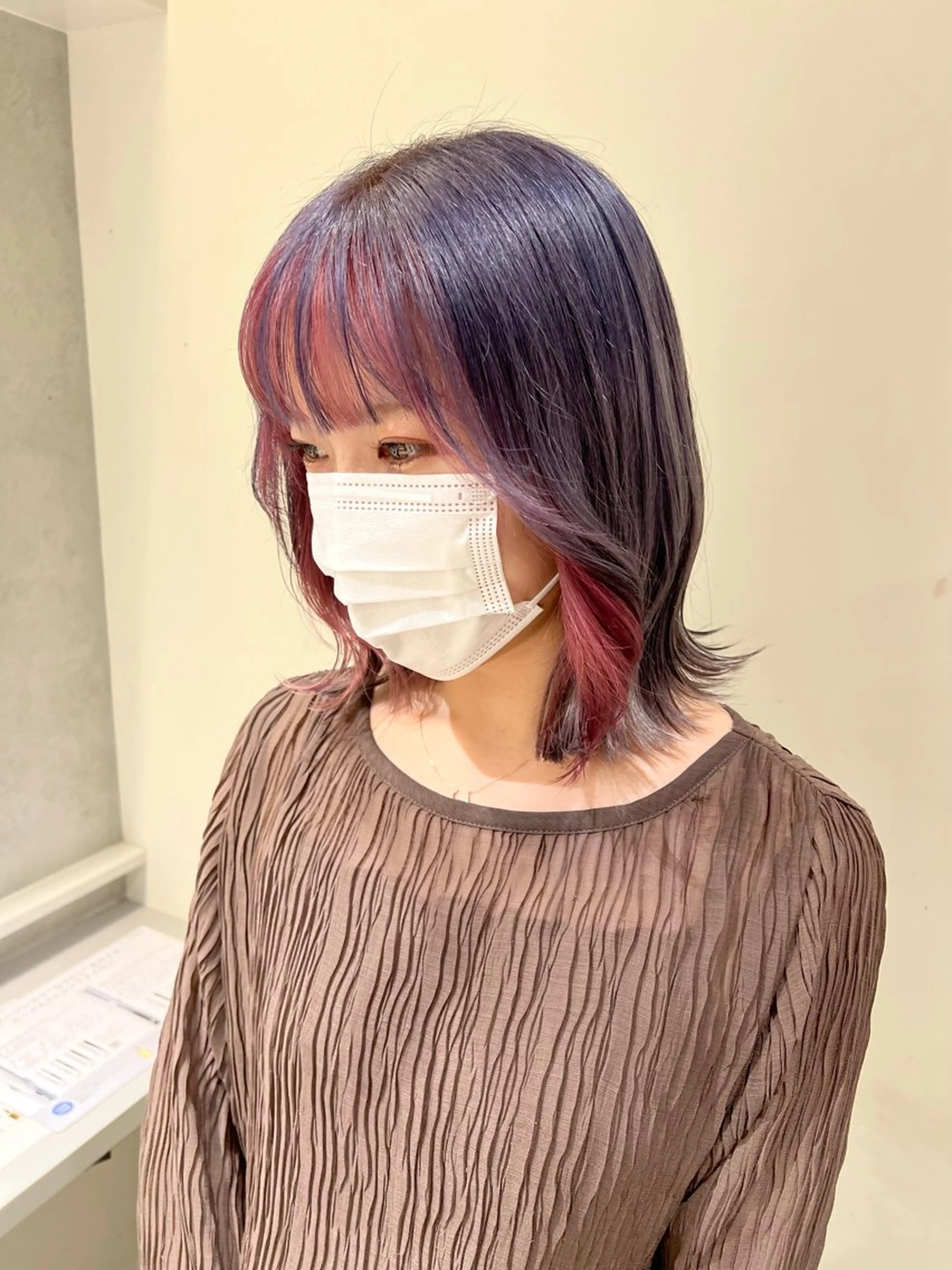 カラー ミストバング デザインカラー イヤリングカラー  フェイスフレーミング ayaka🫧 梅田ダブルカラーのヘアスタイル