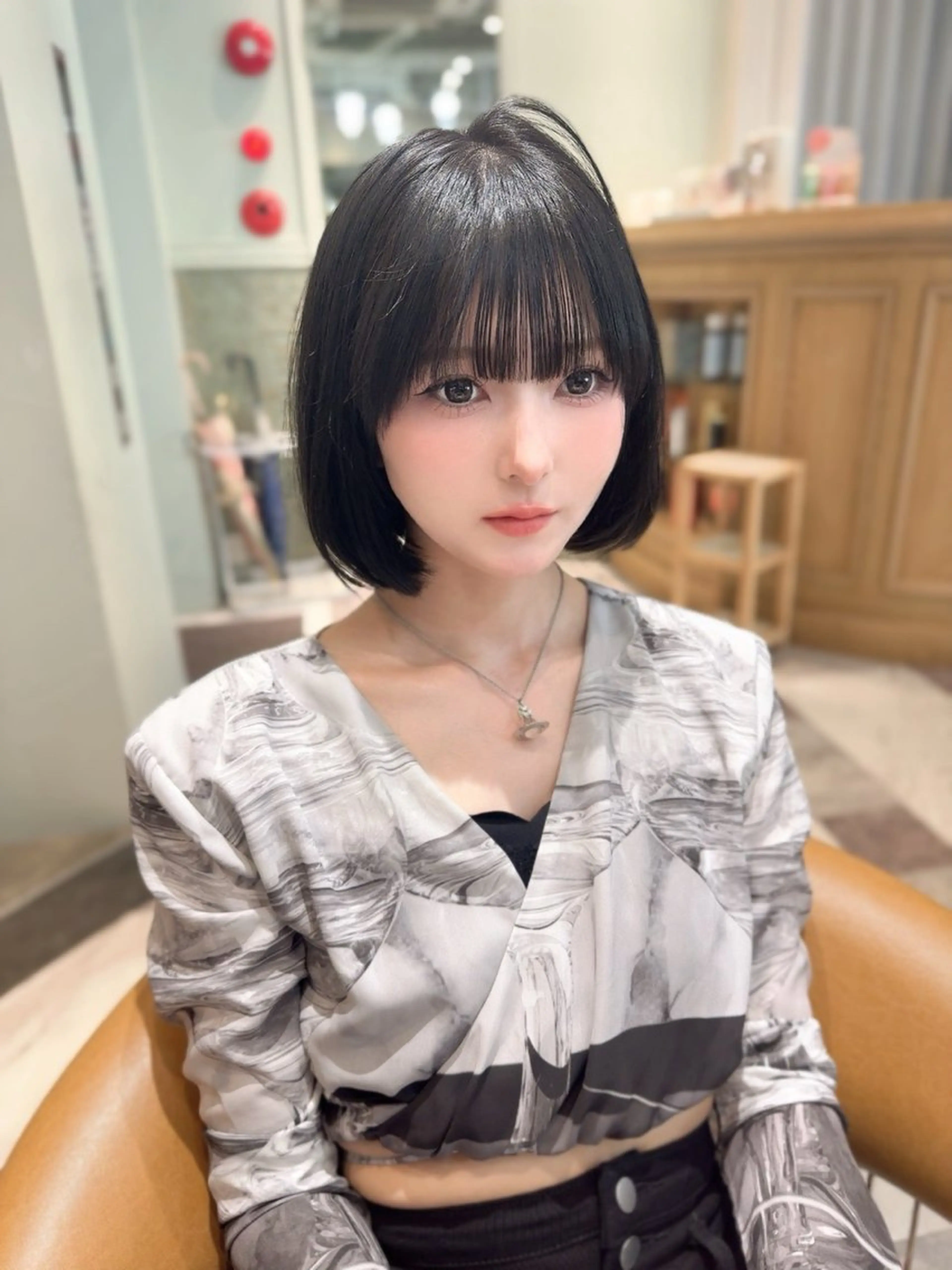 ショート カラー ベージュカラー 黒髪 ブリーチ ブルーカラー ブルーブラック カット ヘアカラー トリートメント 木屋元一/透明感 /前髪/ショートボブのヘアスタイル