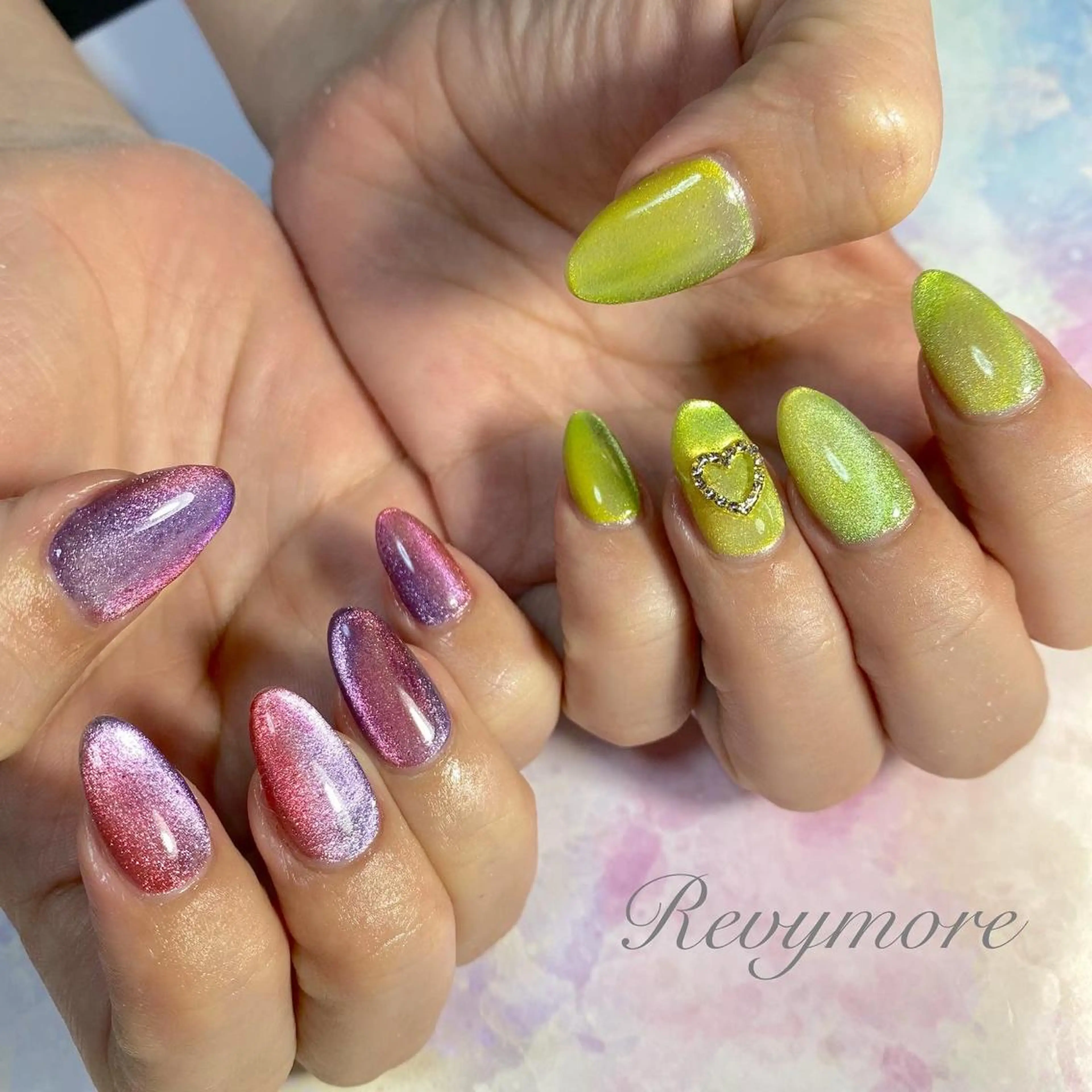 ミディアム ネイル 韓国風ヘア ジェルネイル キラキラネイル 韓国ネイル マグネットネイル nail salon Revymoreのネイルデザイン