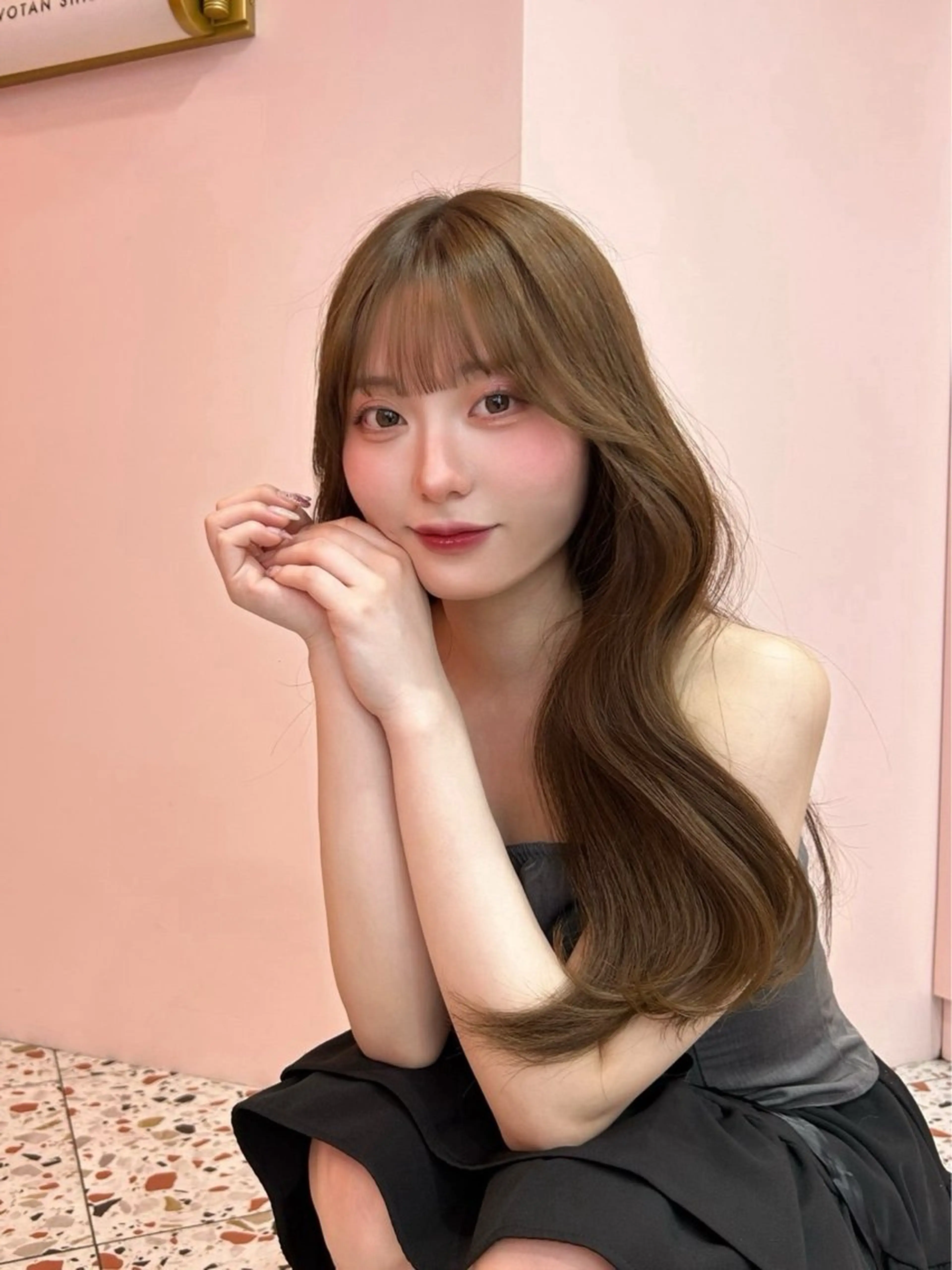 ロング 韓国風カラー くびれヘア 顔まわりレイヤー 顔周りカット 髪質改善 ヘアカラー 透明感カラー♡ 原宿美容室¦Rinaのヘアスタイル