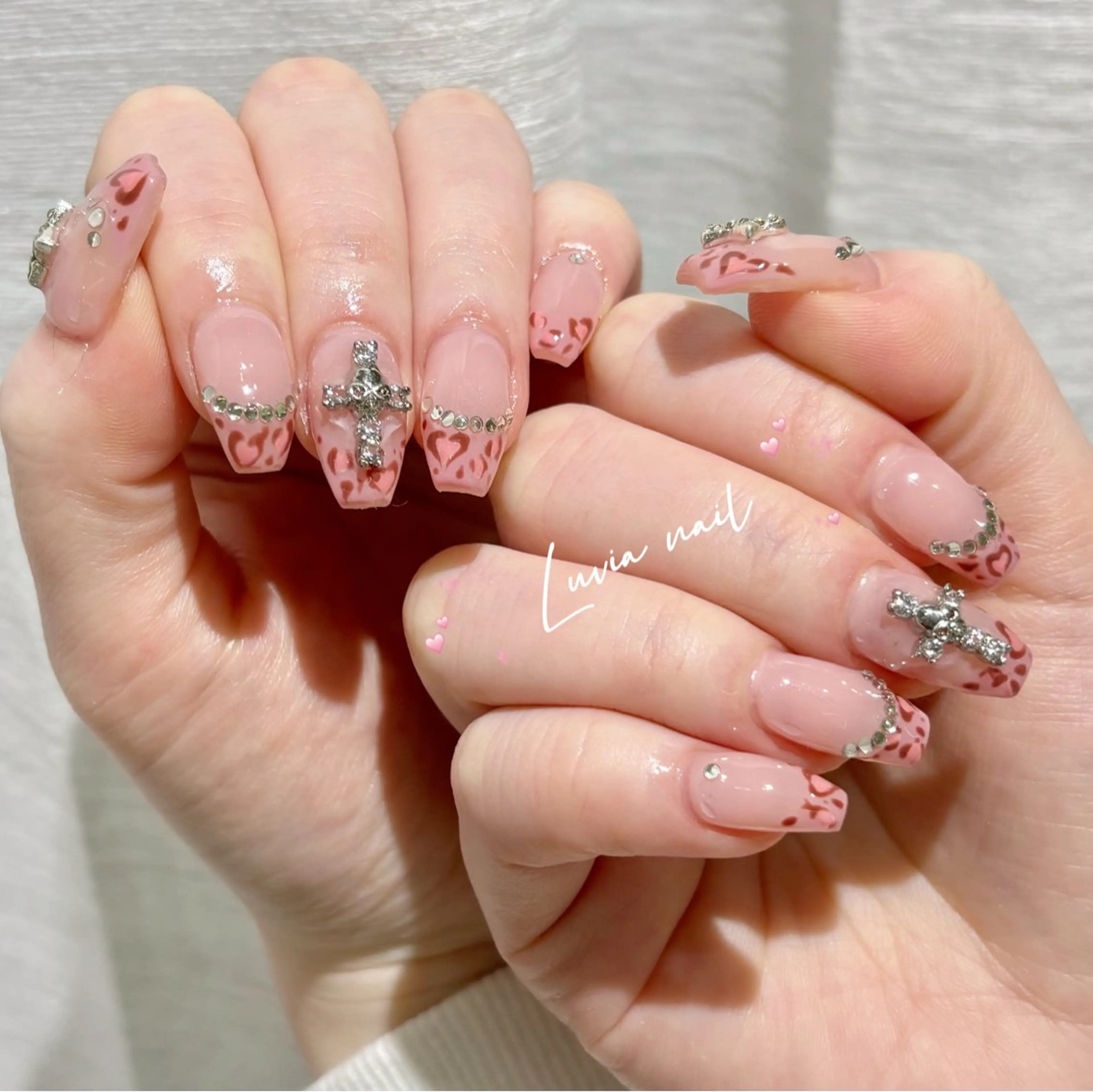 ネイル フレンチネイル キラキラネイル 韓国ネイル 持ち込み ピンク Lychee nail salon所属・🎀Luvia ワンホンネイル💫のネイルデザイン