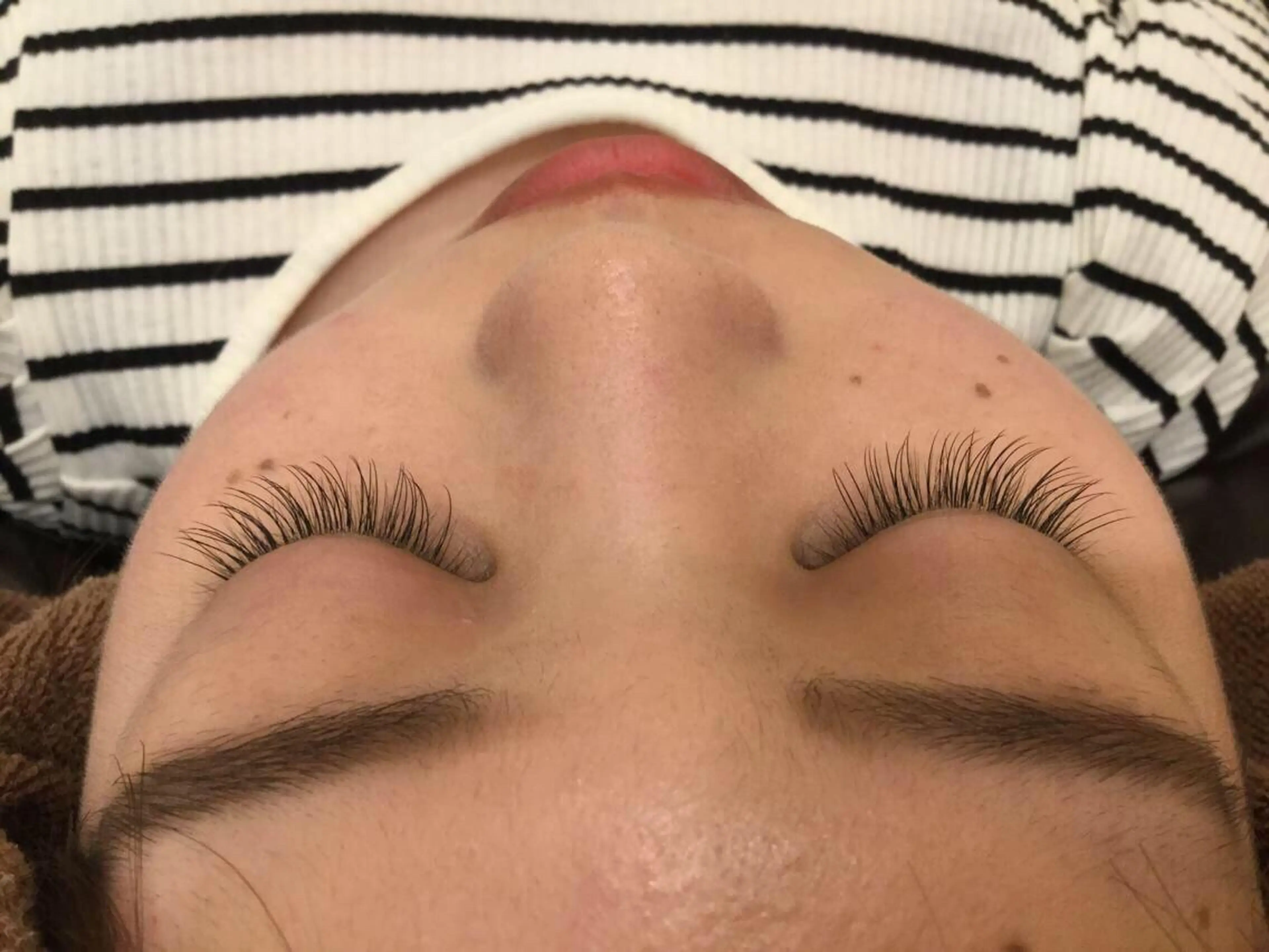 マツエク・マツパ レイヤーカット✖️ 柔らかベージュカラーのヘアスタイル