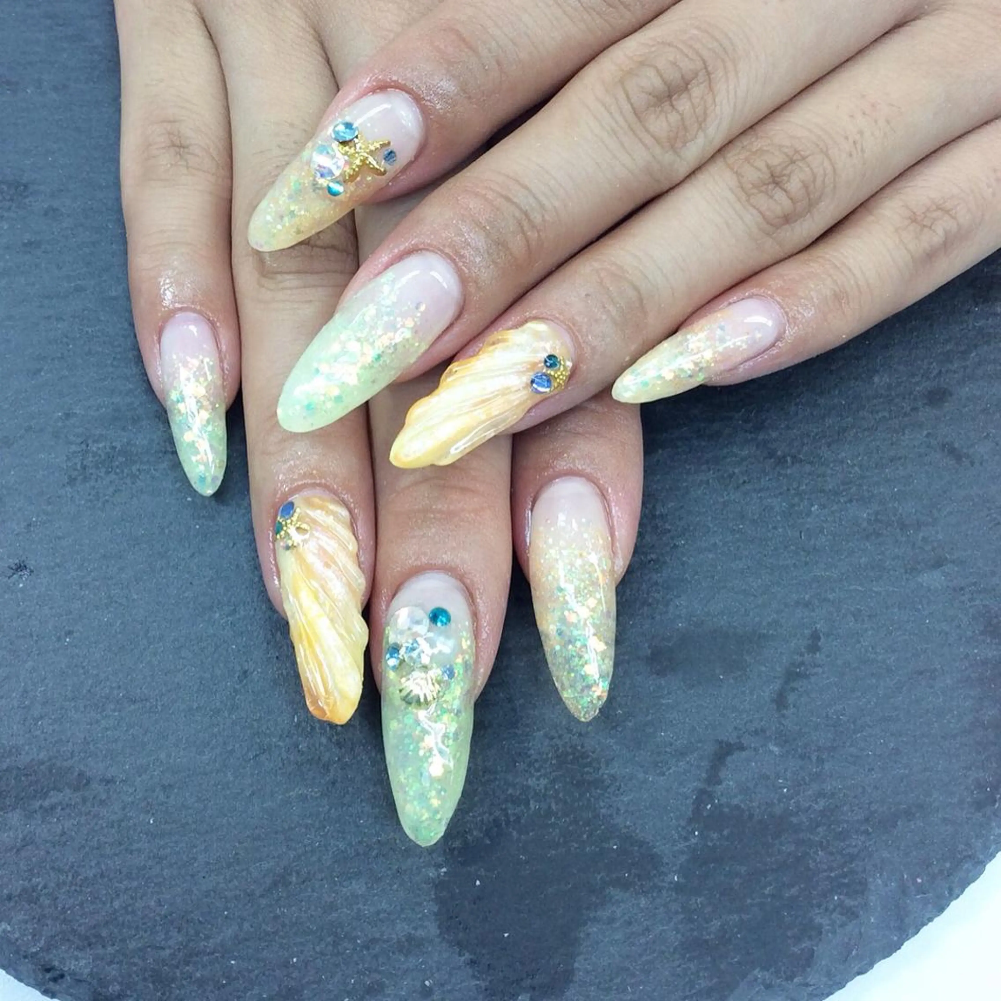 ネイル アートネイル ストーンネイル esNail&eye イーズネイル＆アイのネイルデザイン