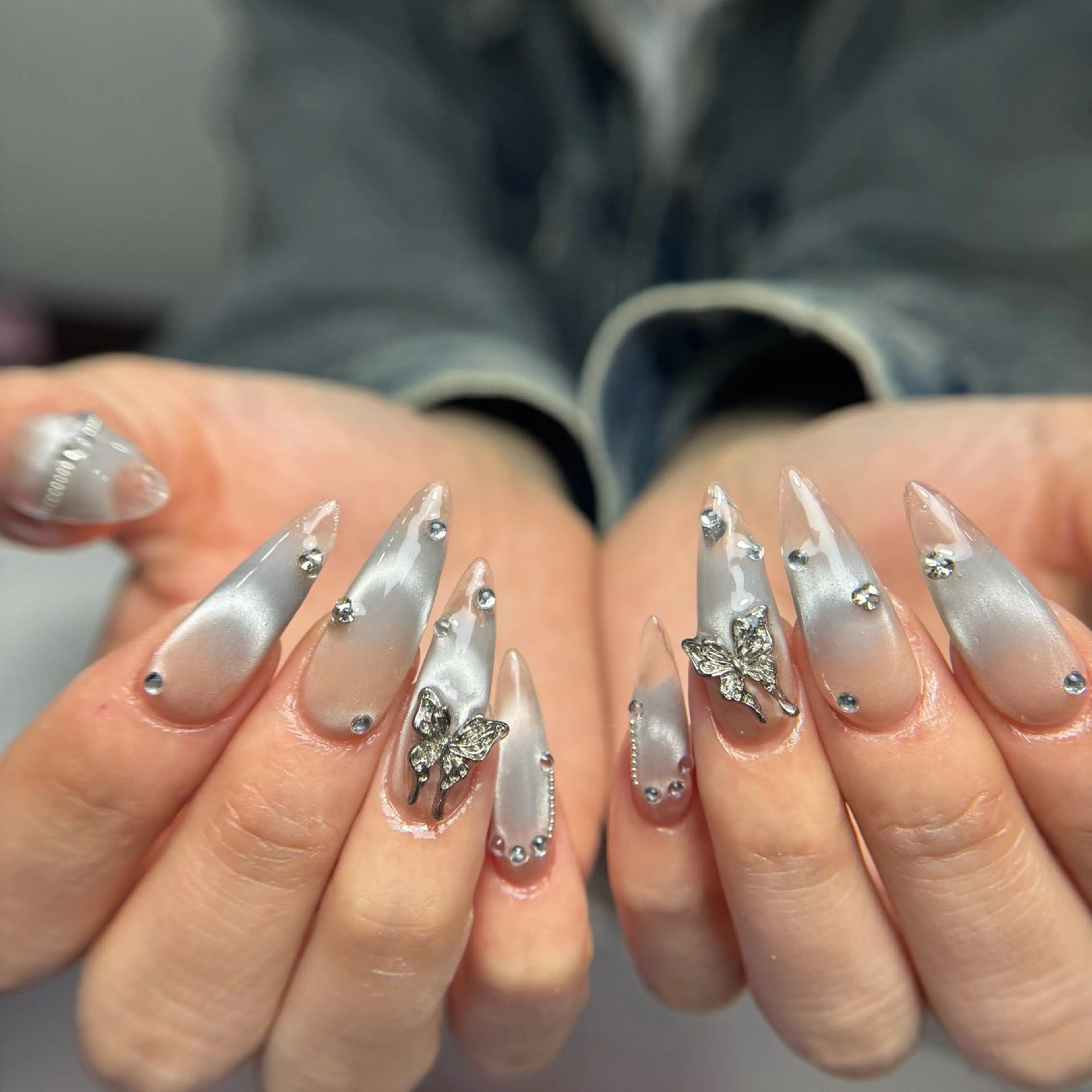 ネイル アートネイル オーロラネイル フラッシュネイル フレンチネイル ジェルネイル ハンドネイル Luci Nailのネイルデザイン