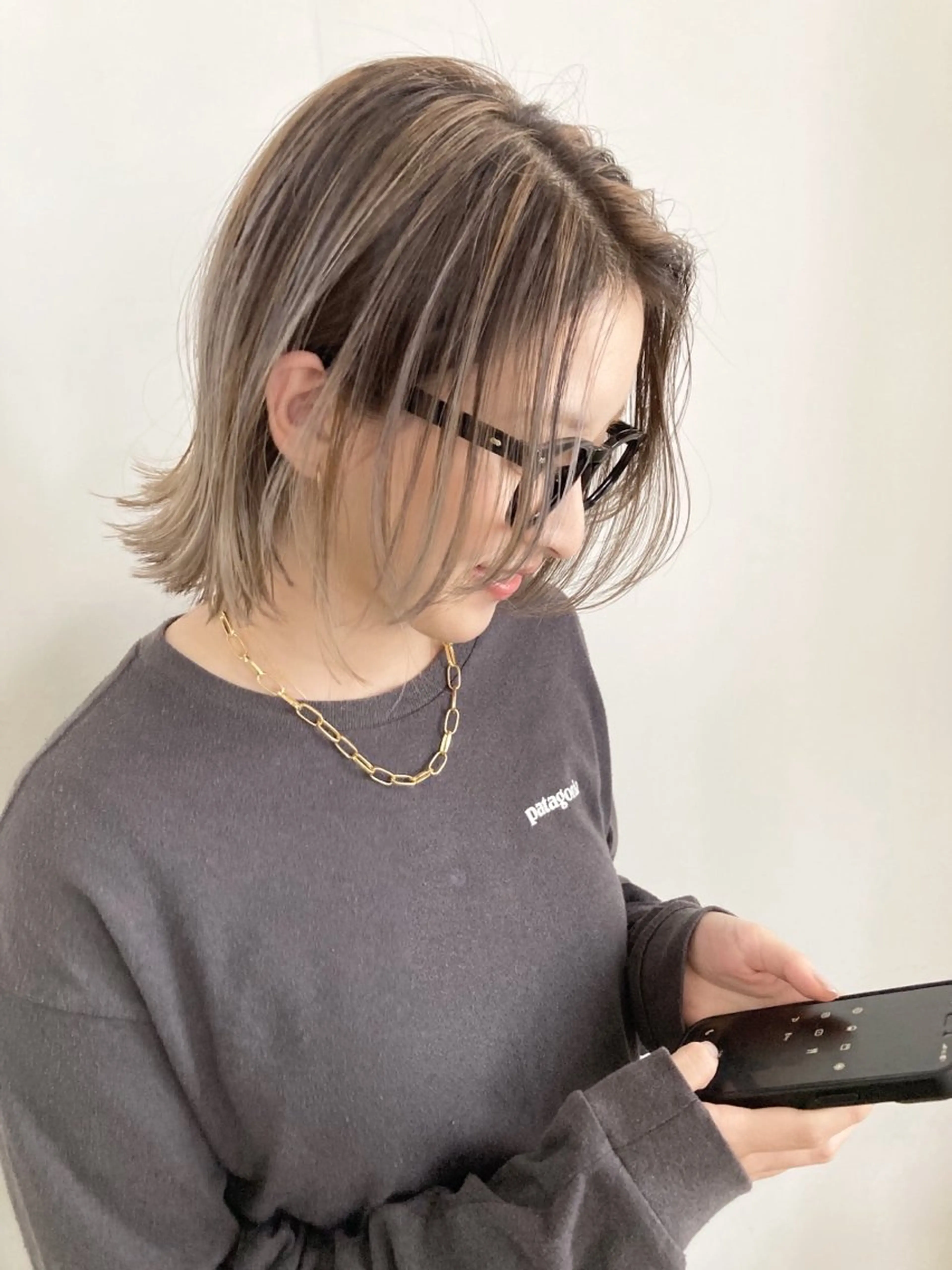 ミディアム ヘアカラー あやかショート 白髪ぼかしのヘアスタイル