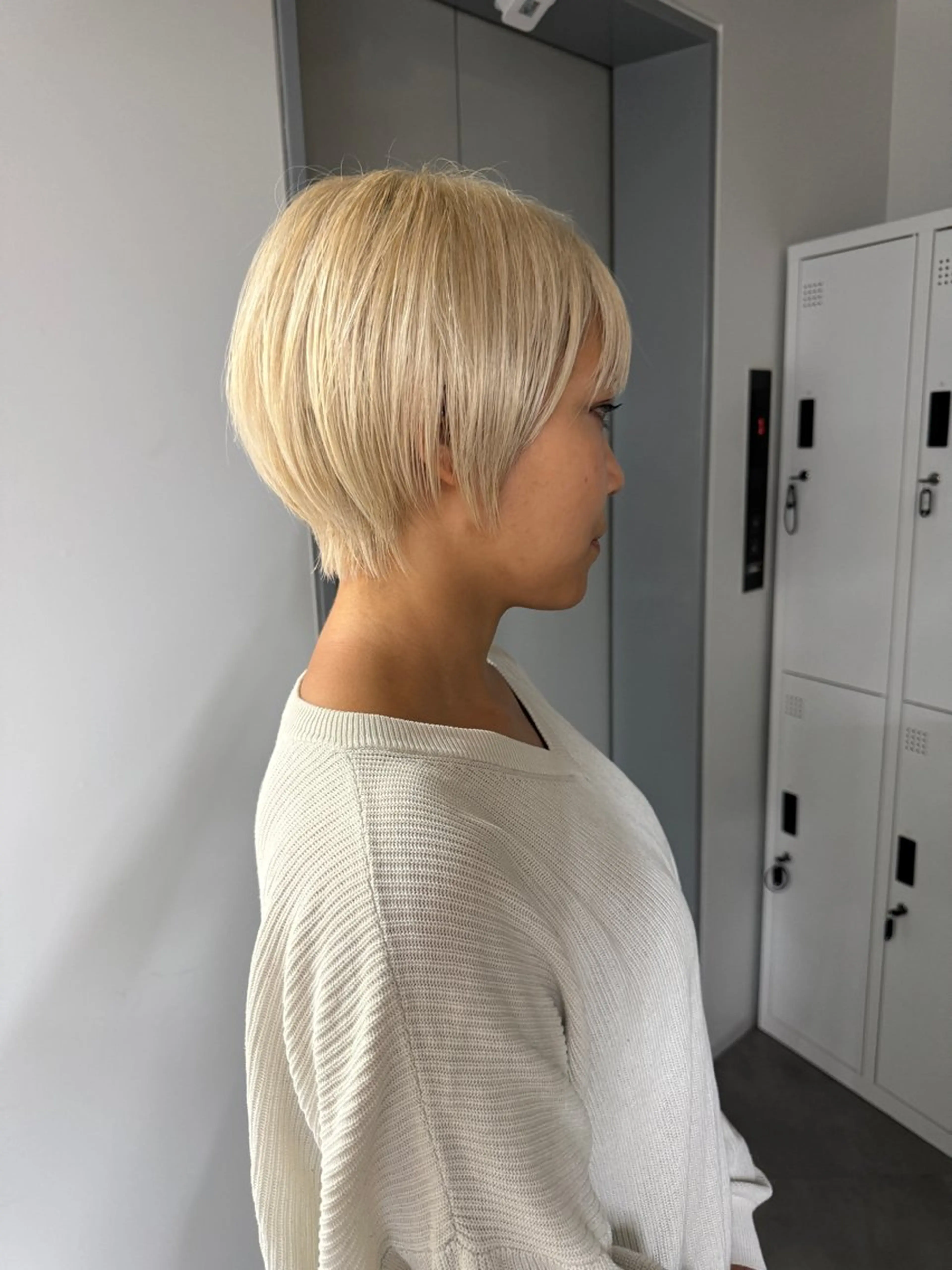 ショート 切りっぱなしボブ レイヤー/縮毛矯正のヘアスタイル