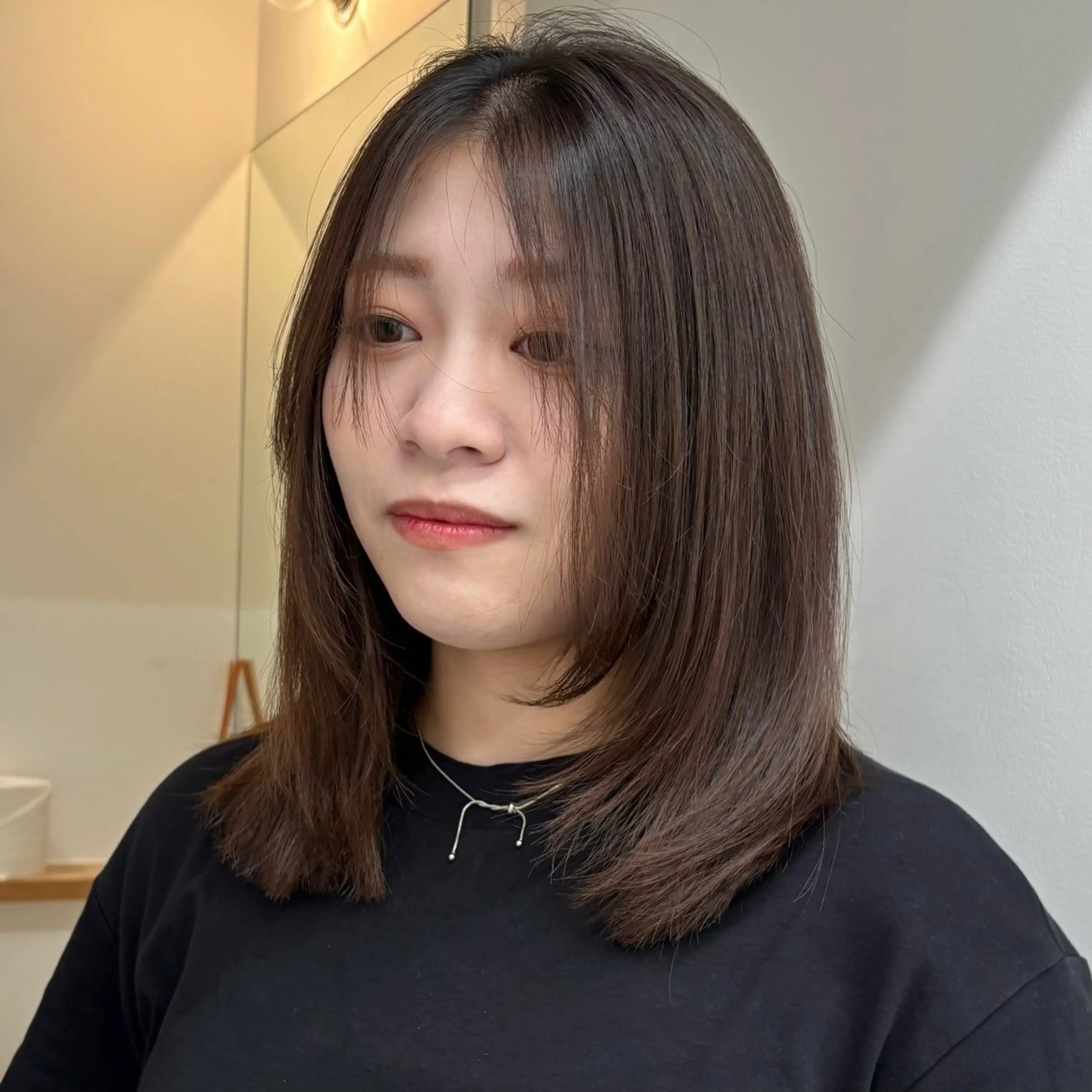 ミディアム カット ヘアカラー トリートメント 盛れる透明感カラー・ momokaのヘアスタイル