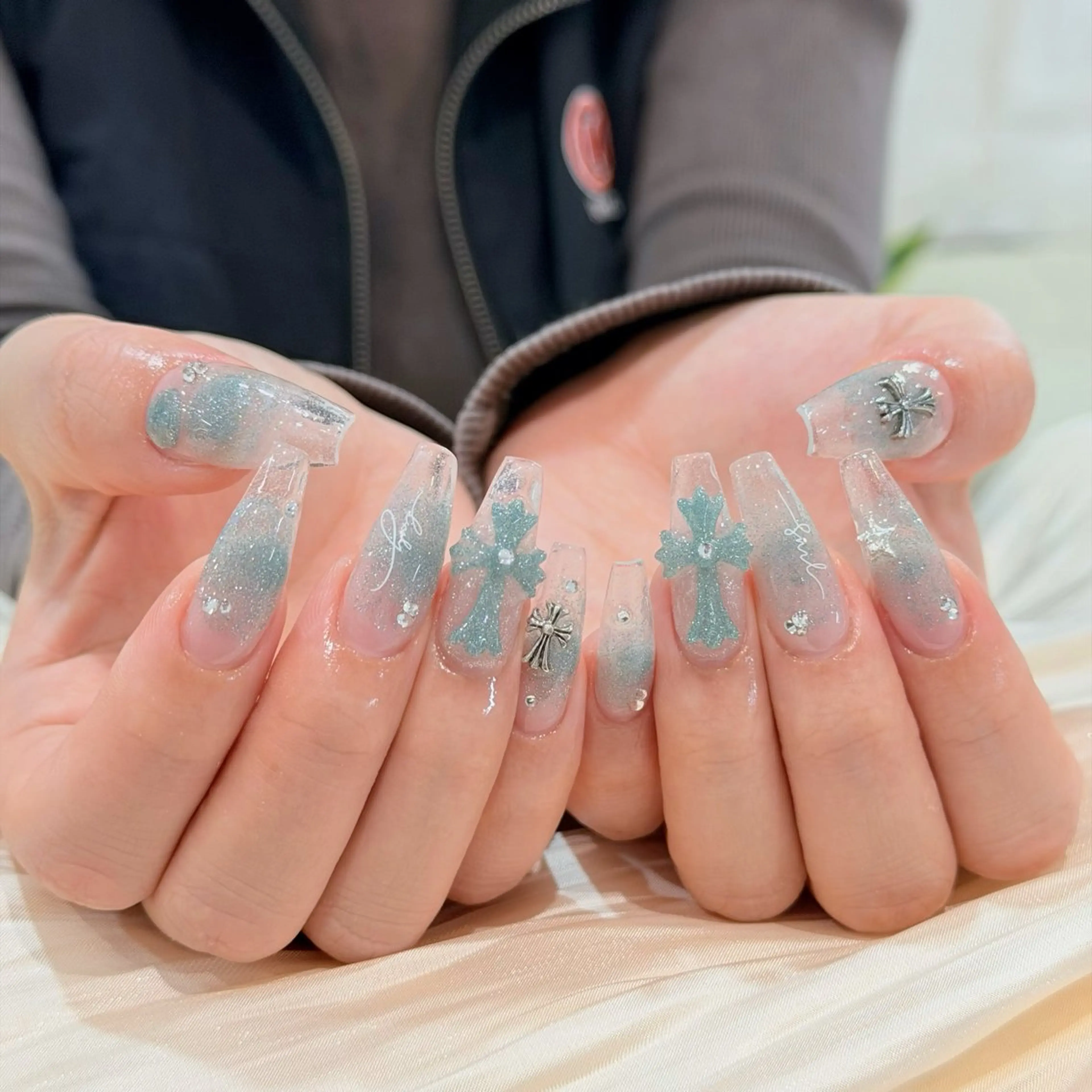 ネイル アートネイル オーロラネイル フレンチネイル ジェルネイル グラデーション ハンドネイル Luci Nailのネイルデザイン