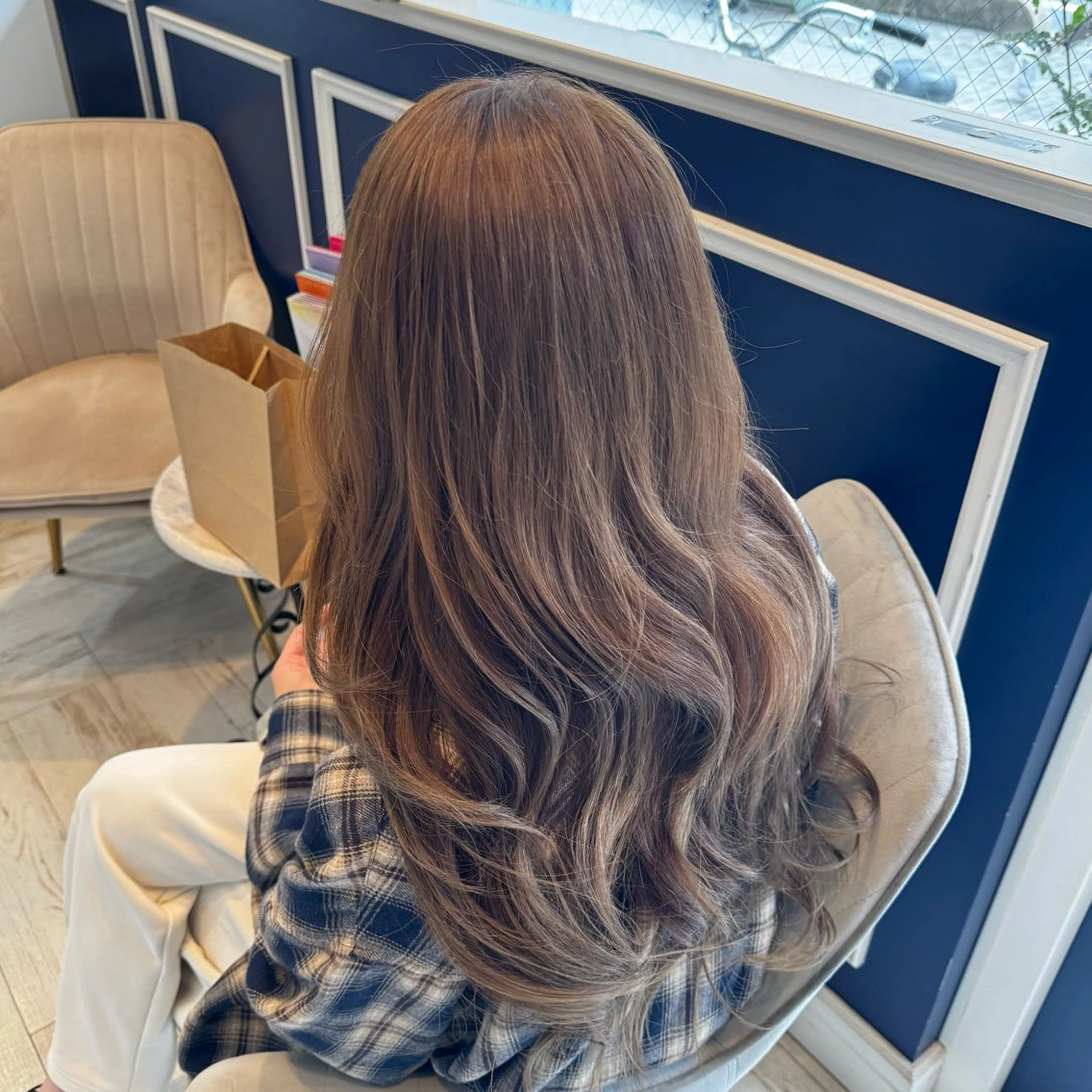 ロング カラー ベージュカラー ヘアカラー トリートメント 吉田 新平のヘアスタイル