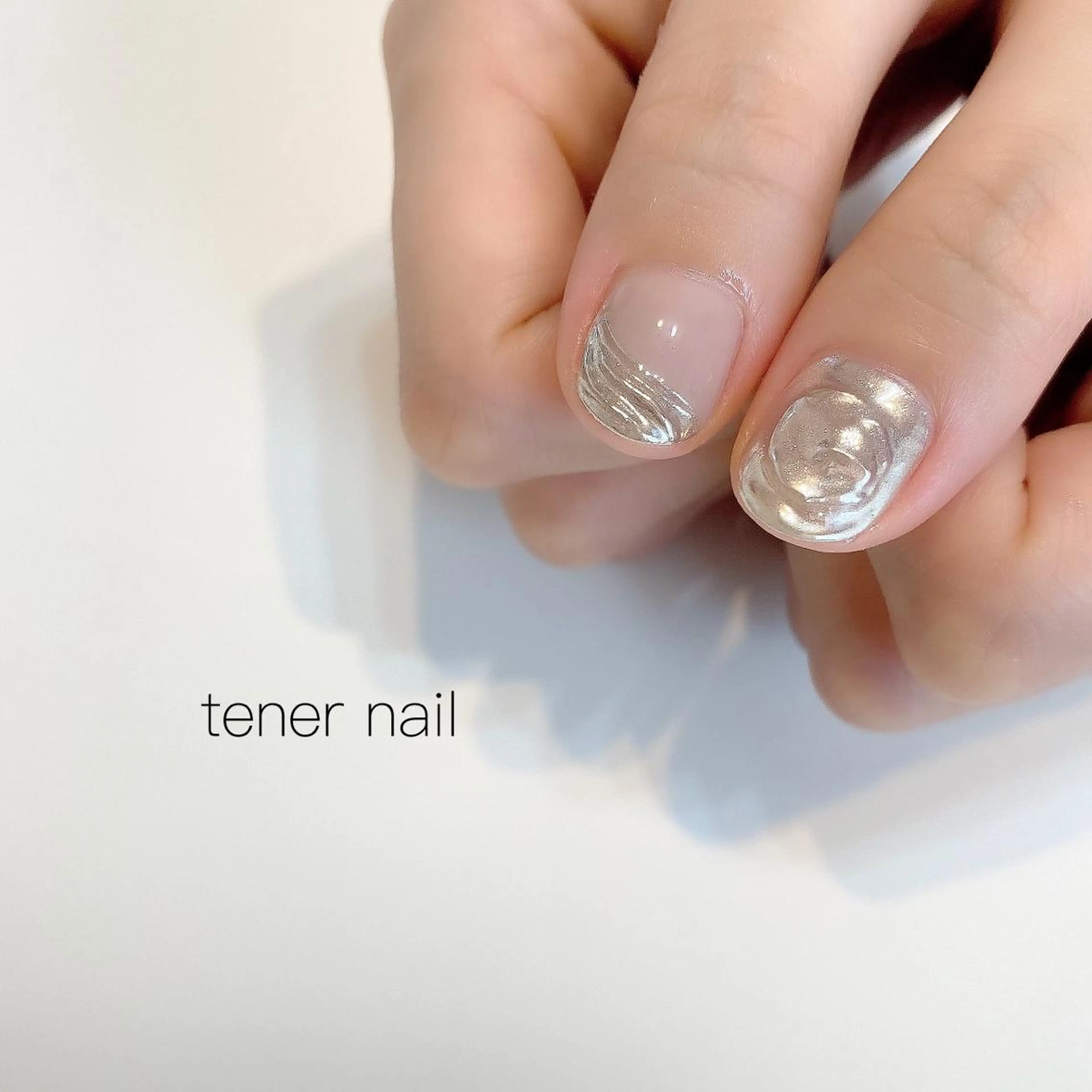 ネイル ミラーネイル ニュアンスネイル シルバー テネルネイル tener nailのネイルデザイン