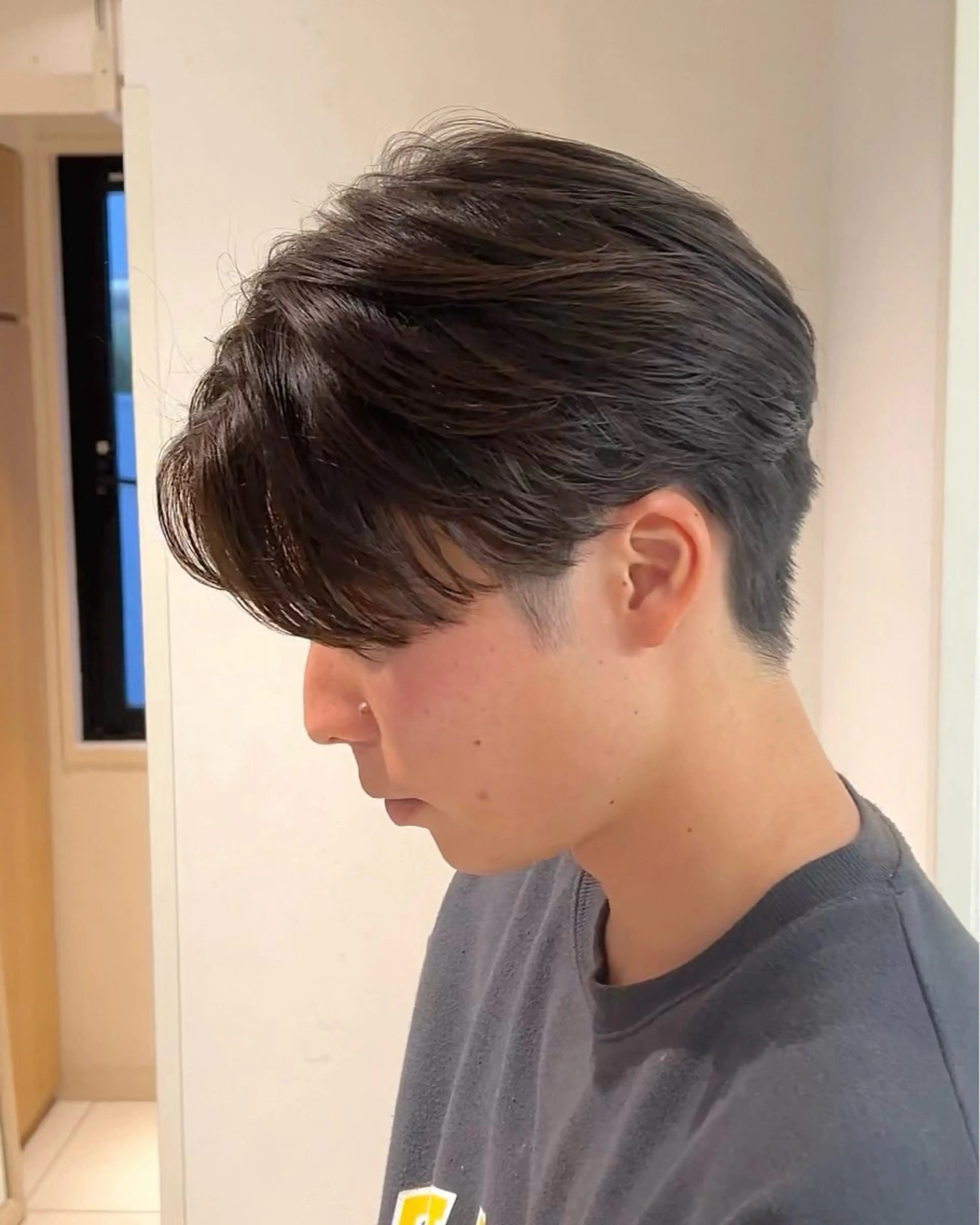 パーマ メンズ センターパート メンズ就活ヘア メンズパーマ ニュアンスパーマ カット パーマ 透明感カラー/ ダブルカラー /ソラのヘアスタイル