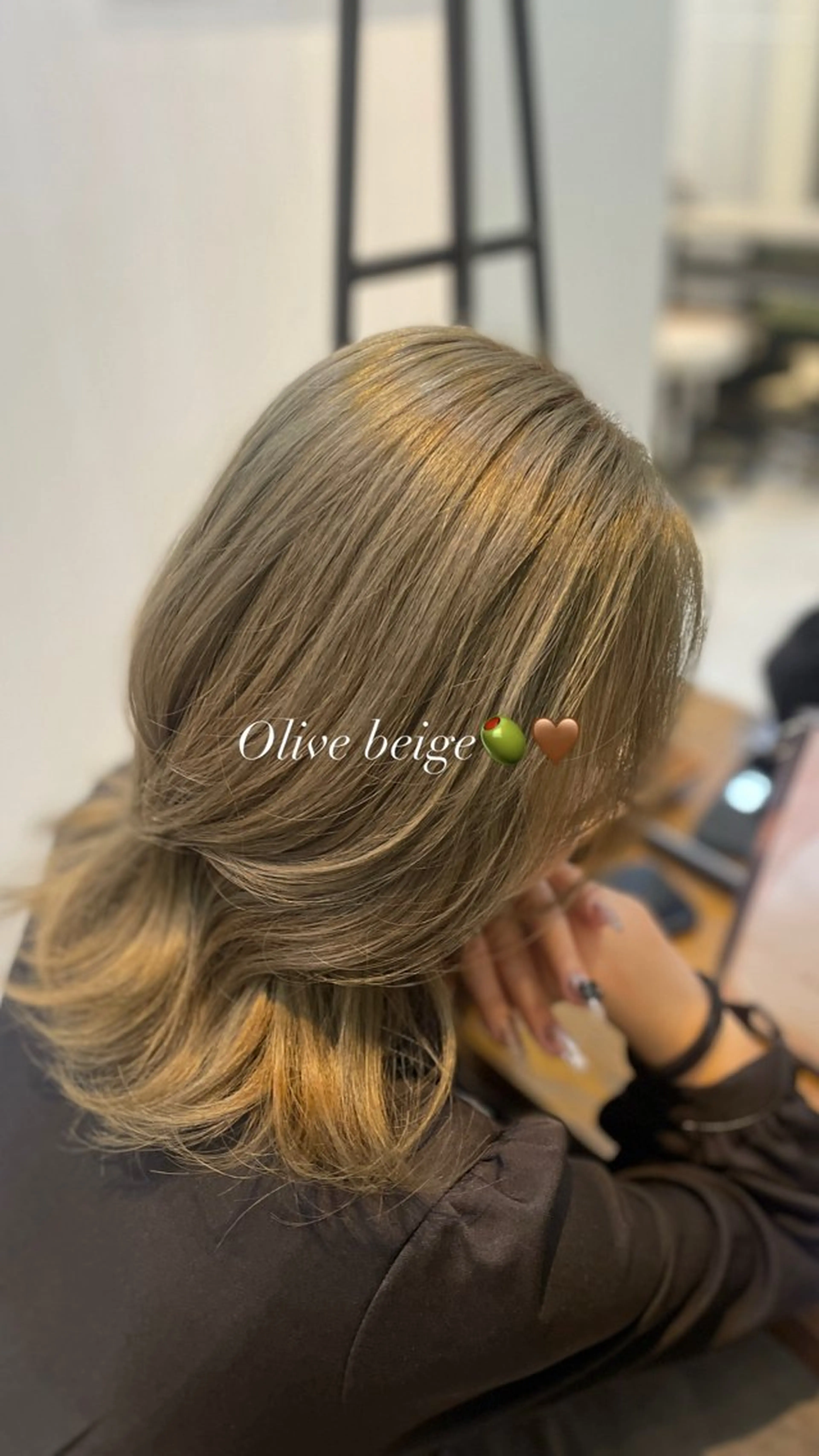 ミディアム wakana／ カット／ハイライトのヘアスタイル