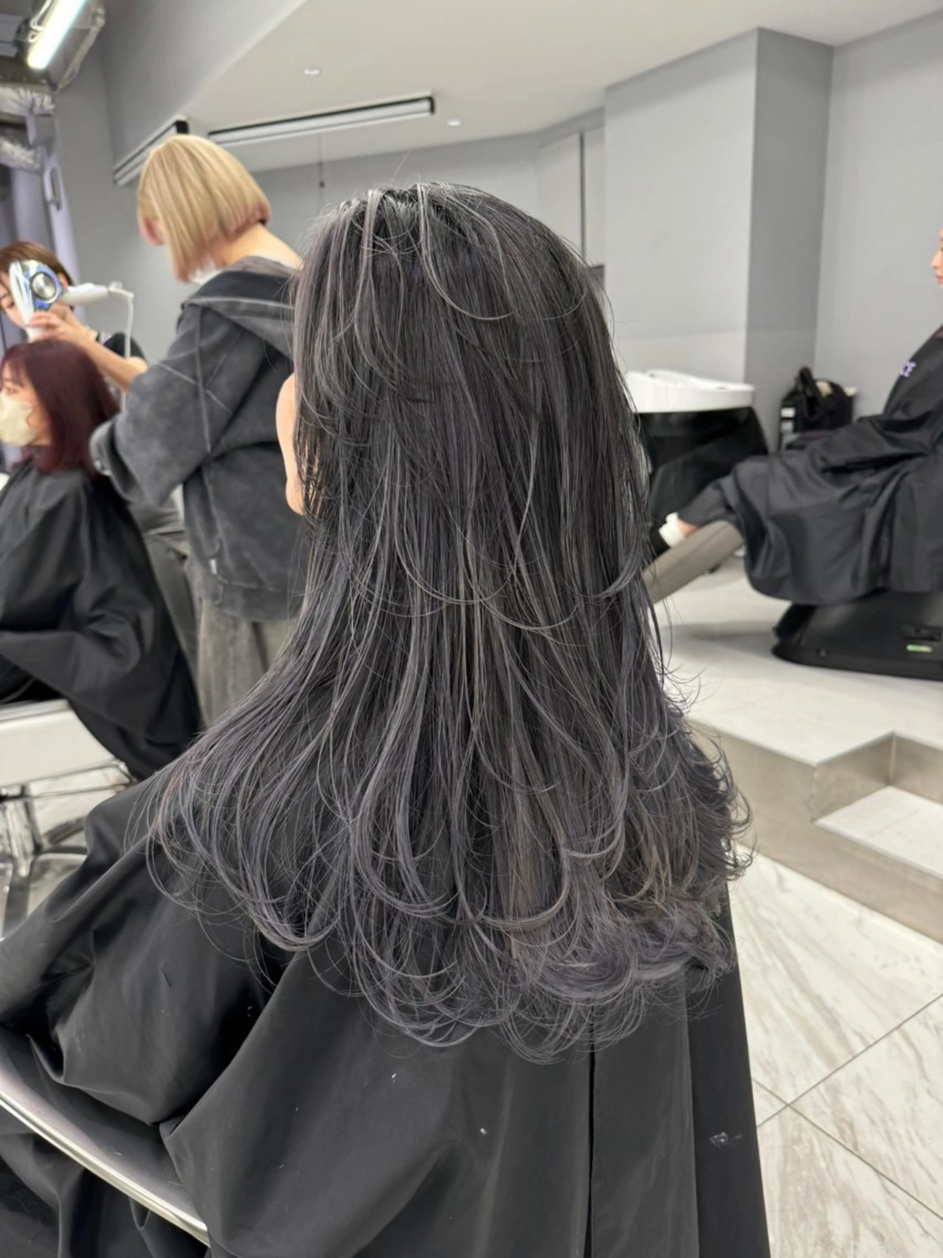 ロング エクステ ハイライト 髪質改善 レイヤーカット 縮毛矯正 白髪ぼかしハイライト 🥇店長JUKIYAのヘアスタイル