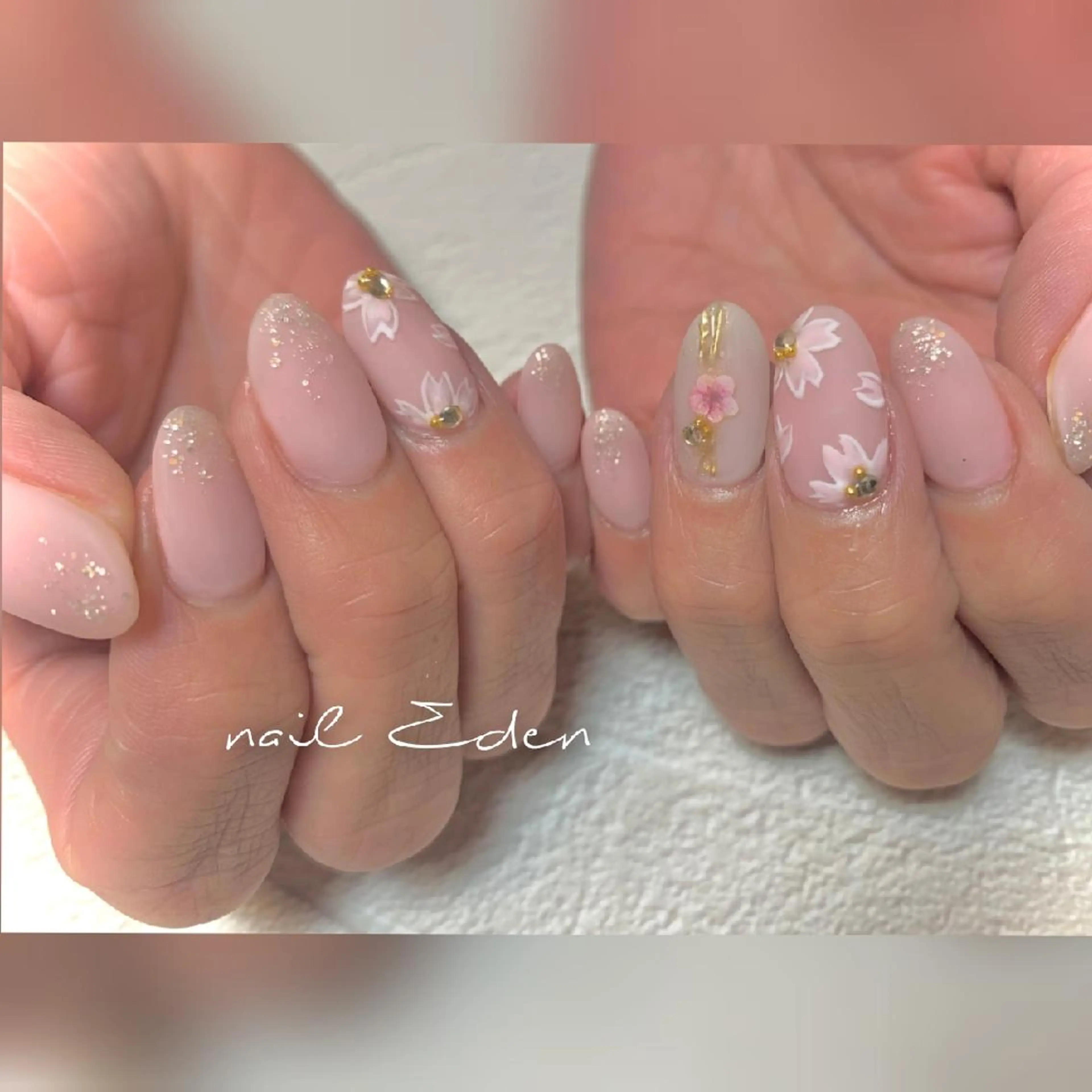 ネイル アートネイル 桜ネイル ラメ(グリッター) Eden ♾️のネイルデザイン