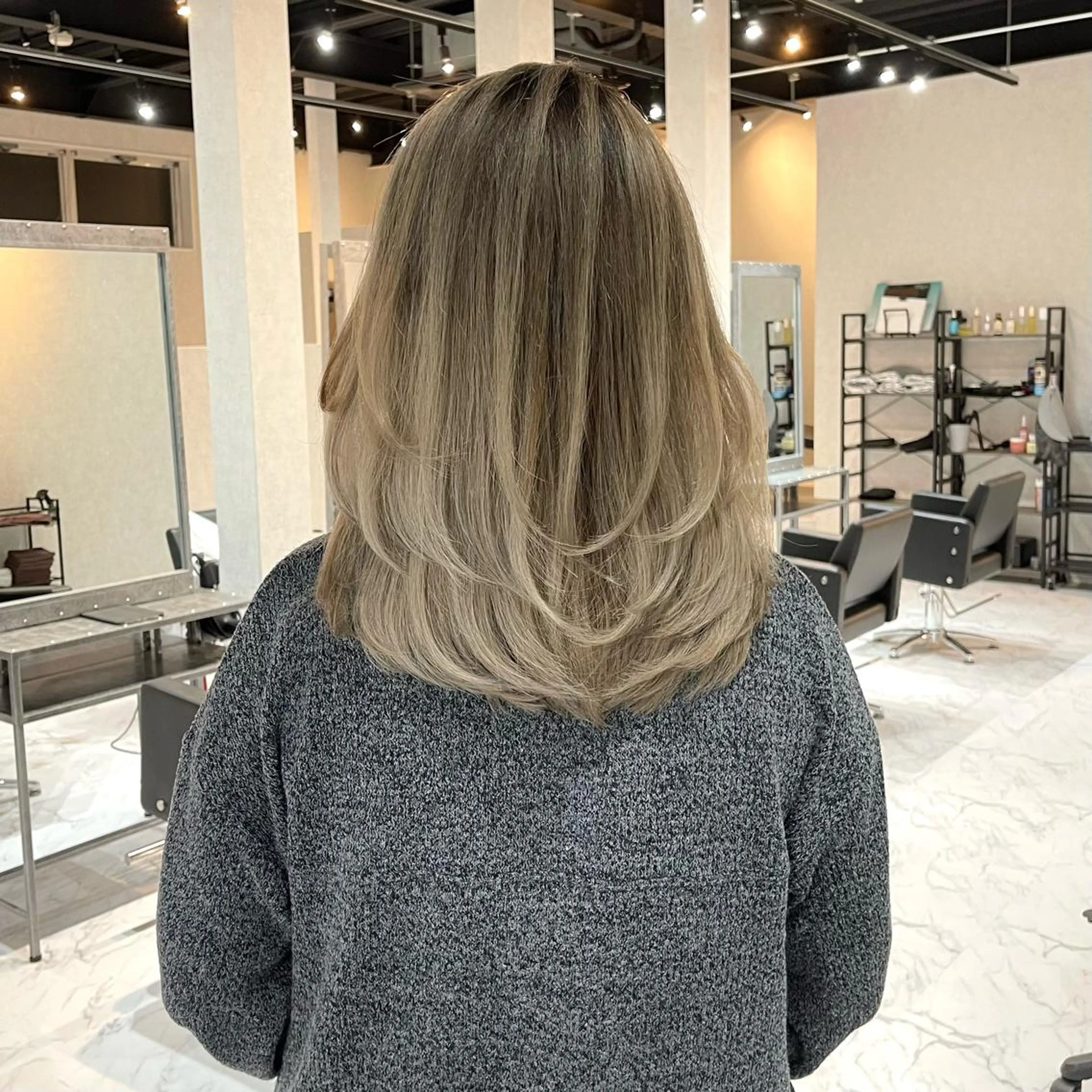 ミディアム カラー ヘアアレンジ バレイヤージュ デザインカラー ハイライトカラー 外国人風カラー ハイライト アンドウ ユウ/ レイヤーカット/韓国のヘアスタイル