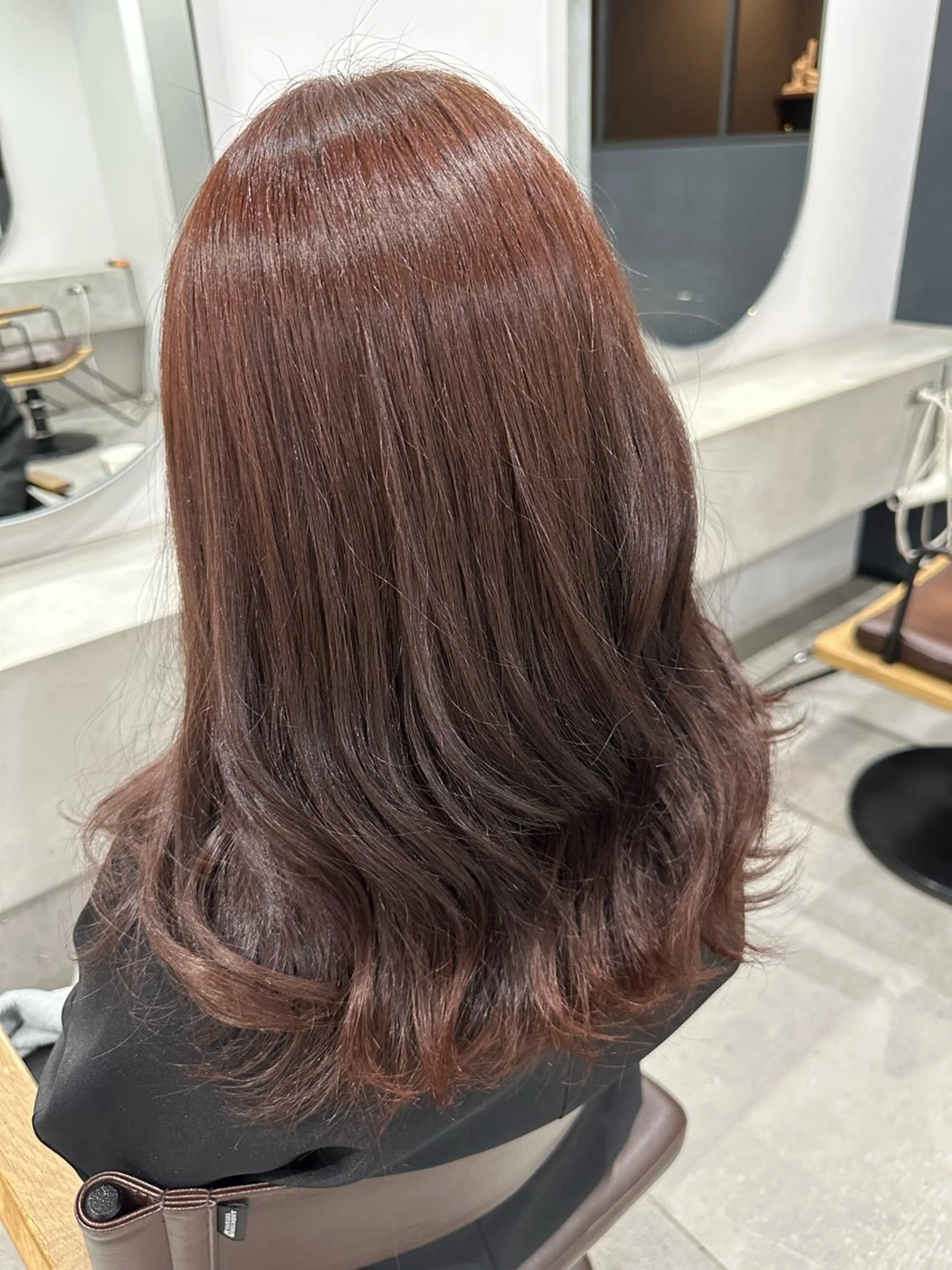 セミロング カラー ブラウンカラー ピンクカラー ピンクブラウン カット ヘアカラー トリートメント シガ ミクトのヘアスタイル