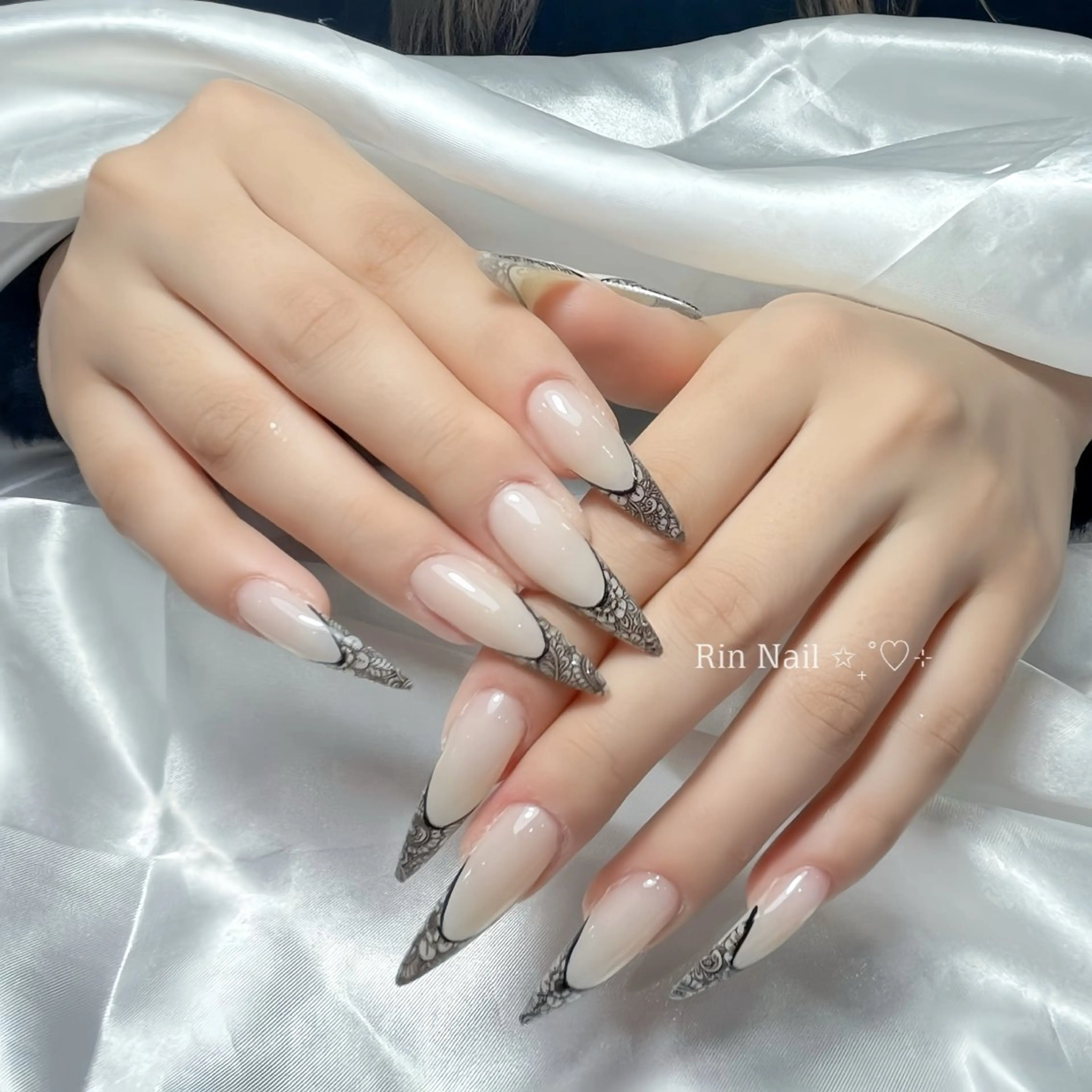 ネイル アートネイル チークネイル ジェルネイル ロングネイル マグネットネイル ハンドネイル Rin Nail 新大久保店のネイルデザイン