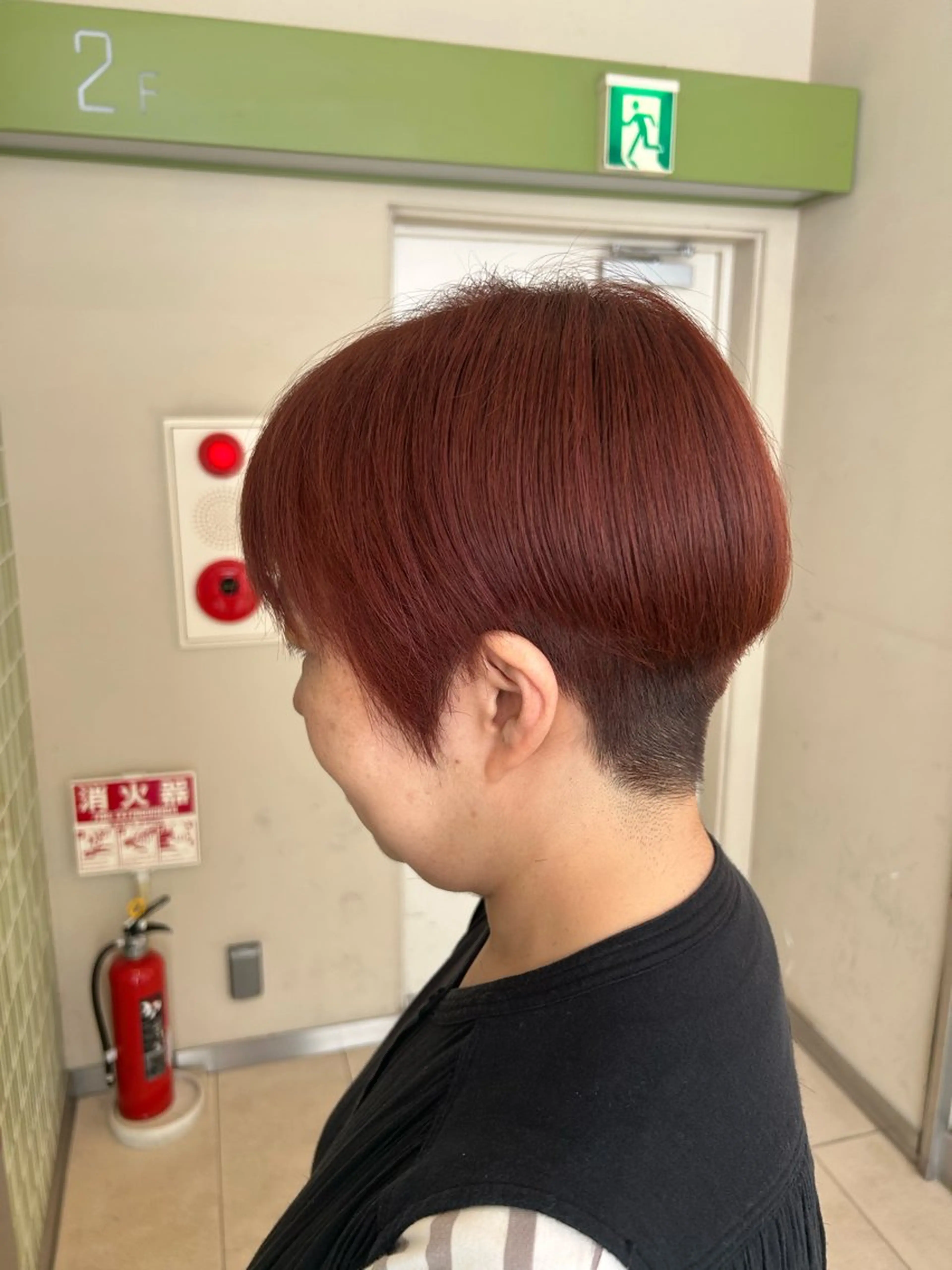 ショート .AIRI🌼 暖色/ぱつっとぼぶのヘアスタイル