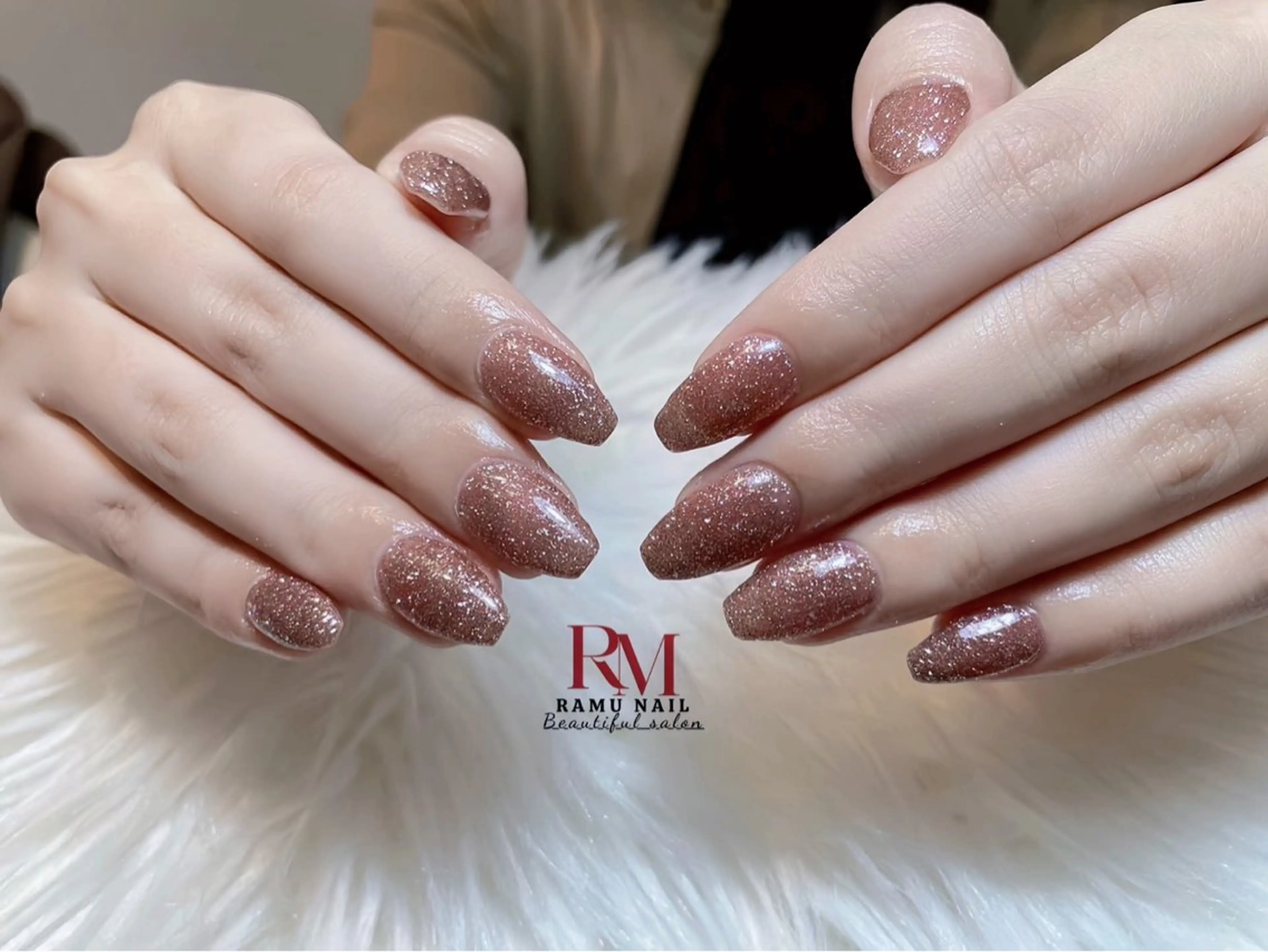 ネイル キラキラネイル マグネットネイル ミラーネイル ワンホンネイル 冬ネイル ハンドネイル RAMU Nail 恵比寿店のネイルデザイン