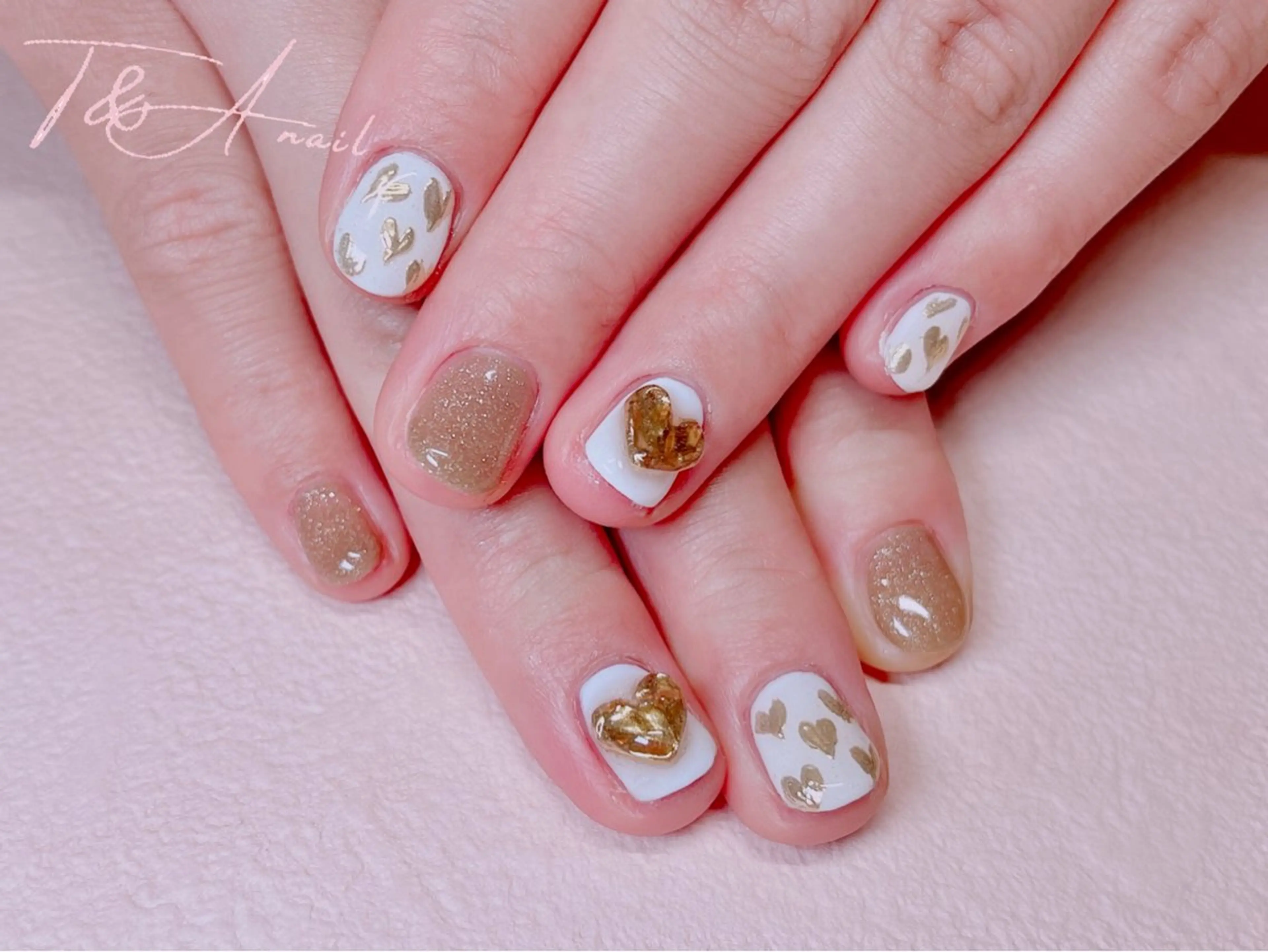 ネイル ジェルネイル ゴールド ハート キラキラネイル スカルプネイル ハンドネイル T&A nailのネイルデザイン