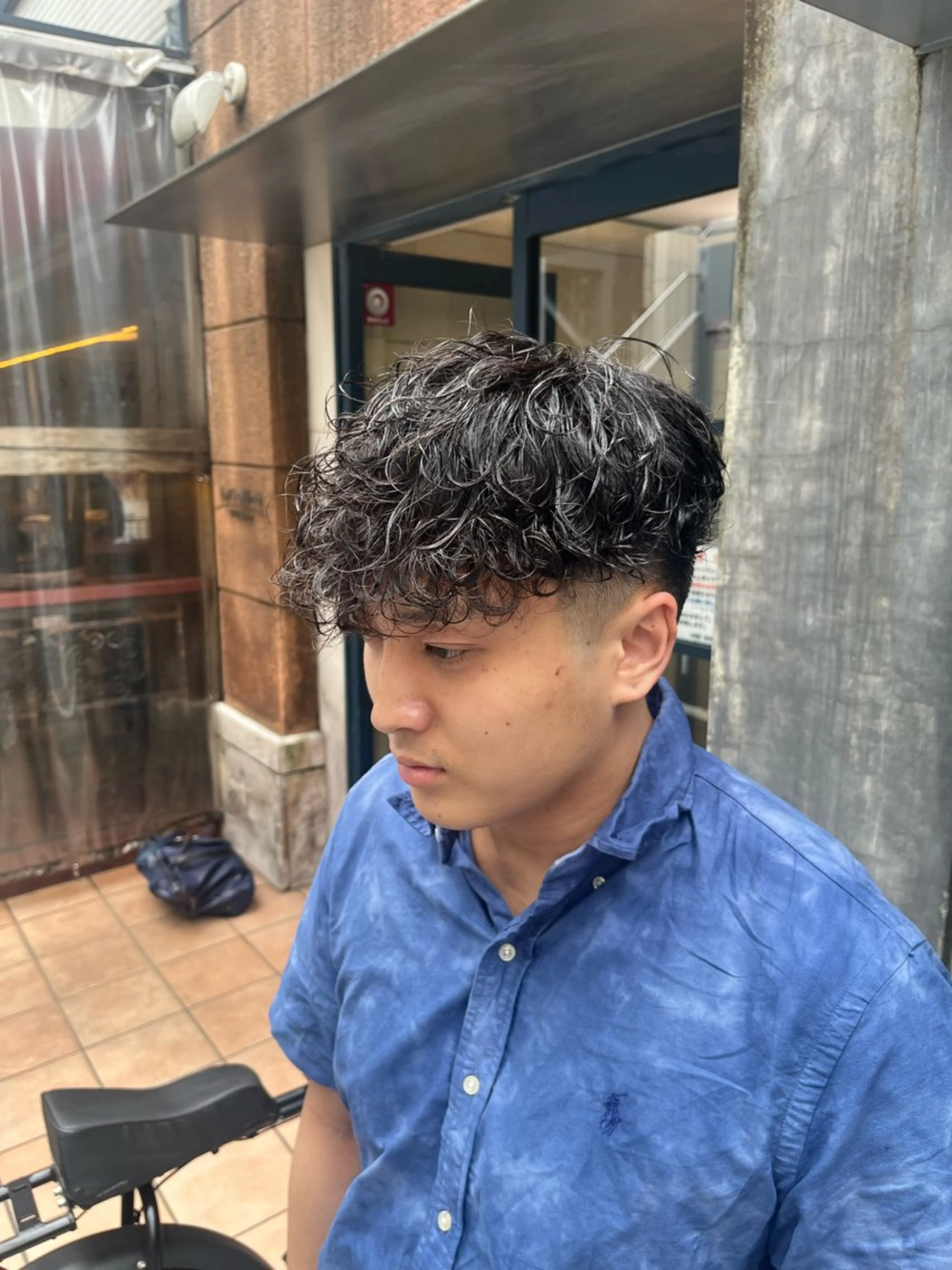 ショート パーマ メンズ ⚡メンズパーマフ ェードカットTomyのヘアスタイル