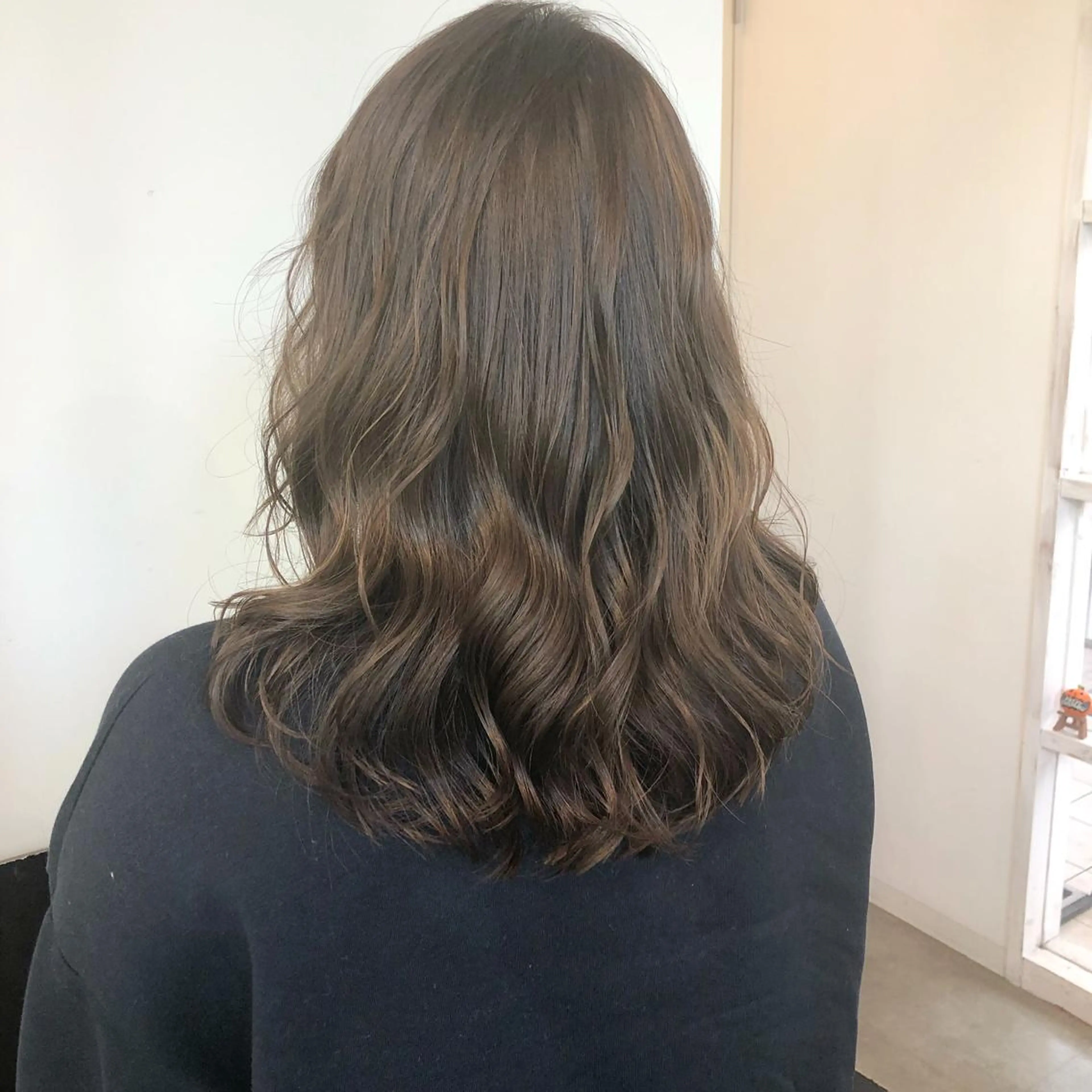 セミロング カラー ヘアアレンジ ハイライトカラー ハイライト 榎園 由美のヘアスタイル