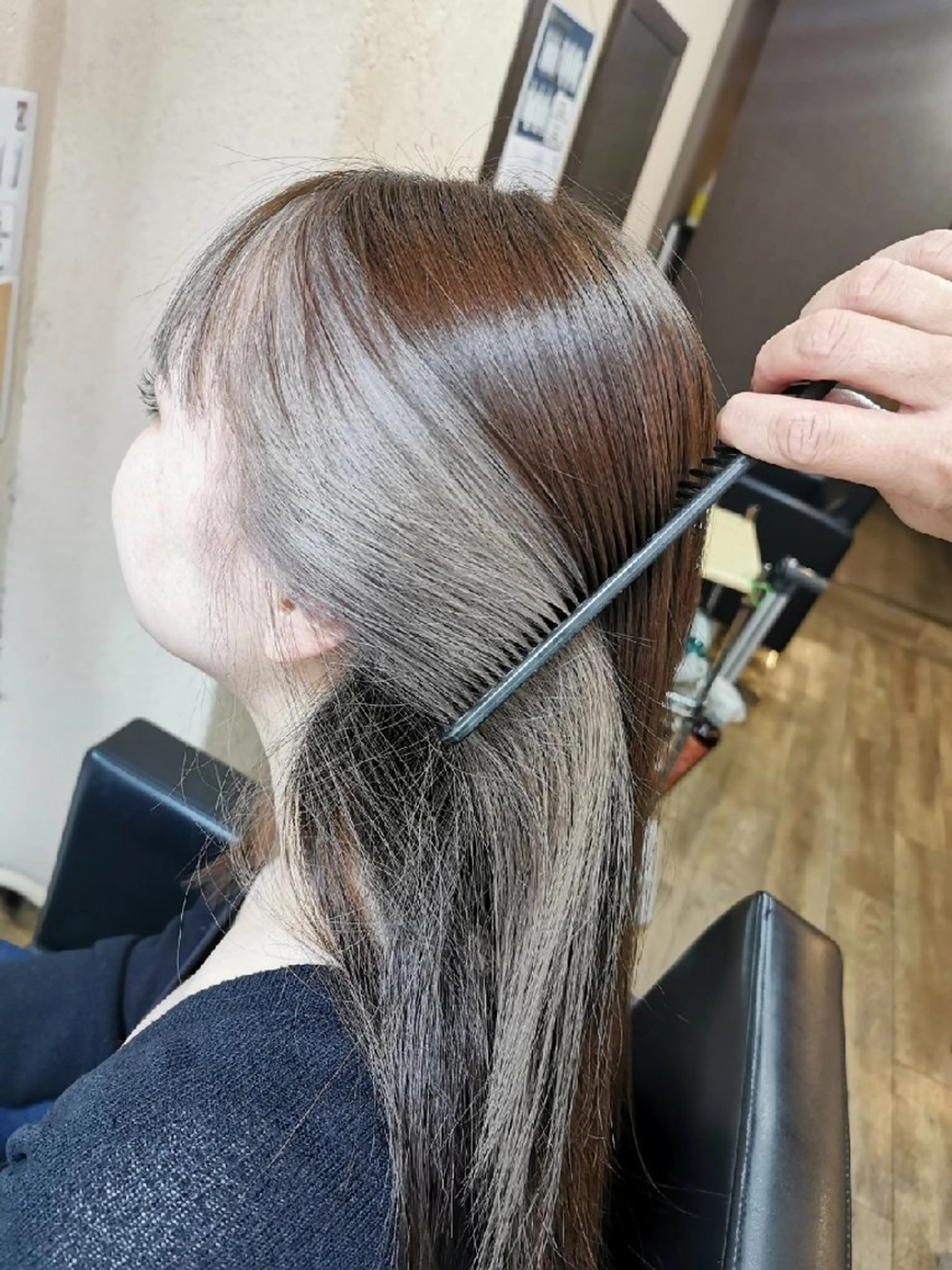 カラー セミロング グレージュ インナーカラー Seven Quarterのヘアスタイル
