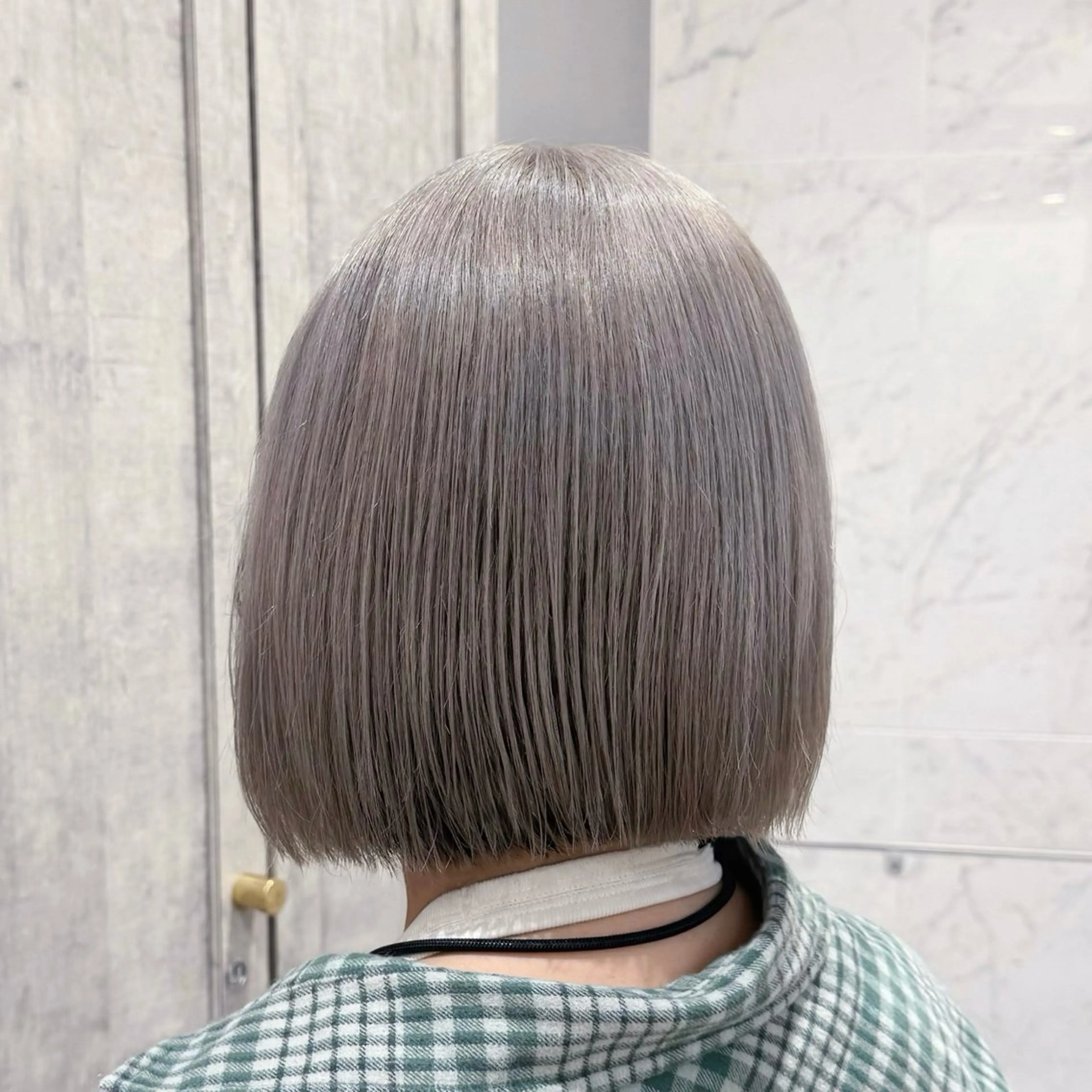 ショート カラー ブリーチ グレージュ カット ヘアカラー 暖色/顔周りカット/ レイヤー/成田悠里のヘアスタイル