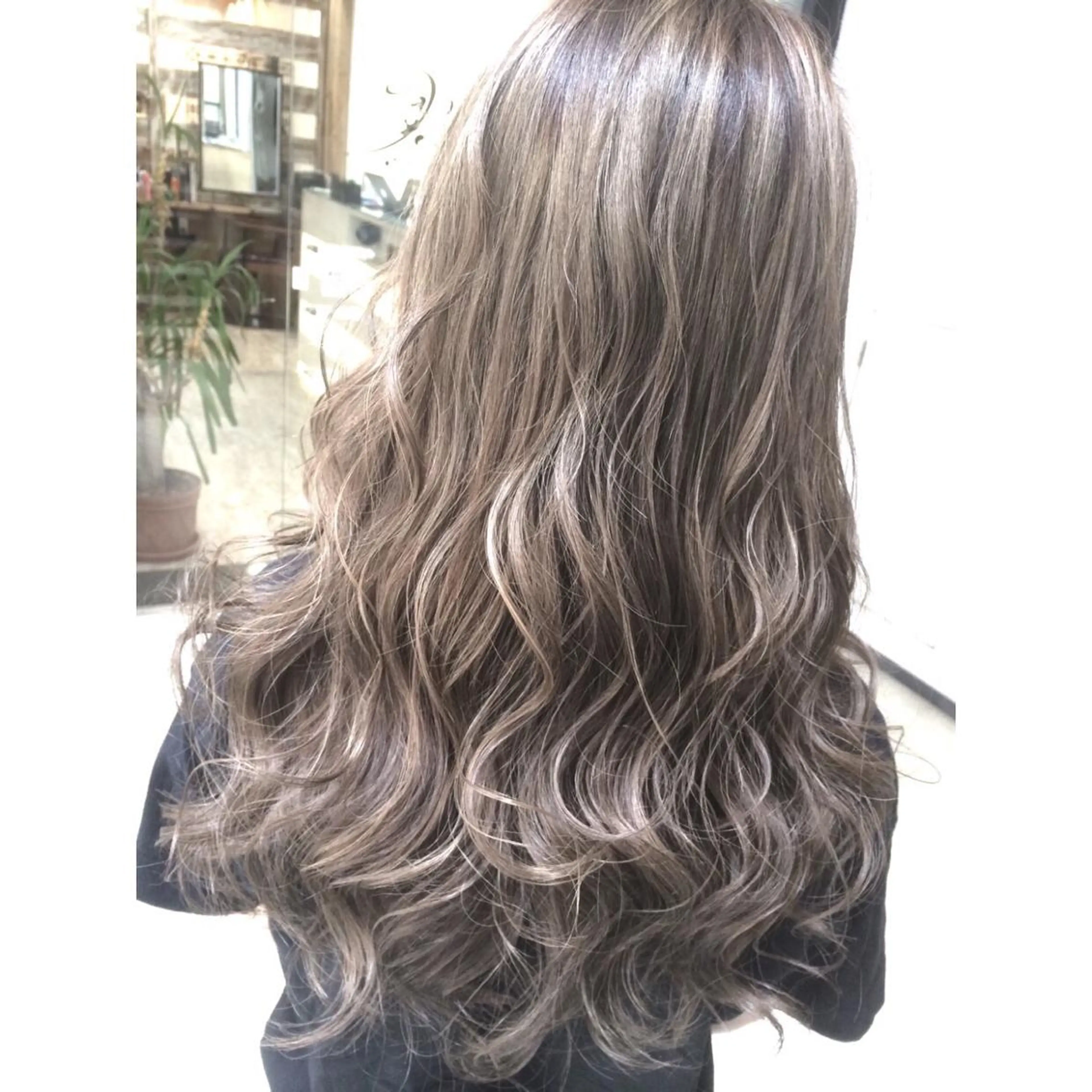 ロング カラー ベージュカラー ヘアカラー トリートメント 井上 一平のヘアスタイル