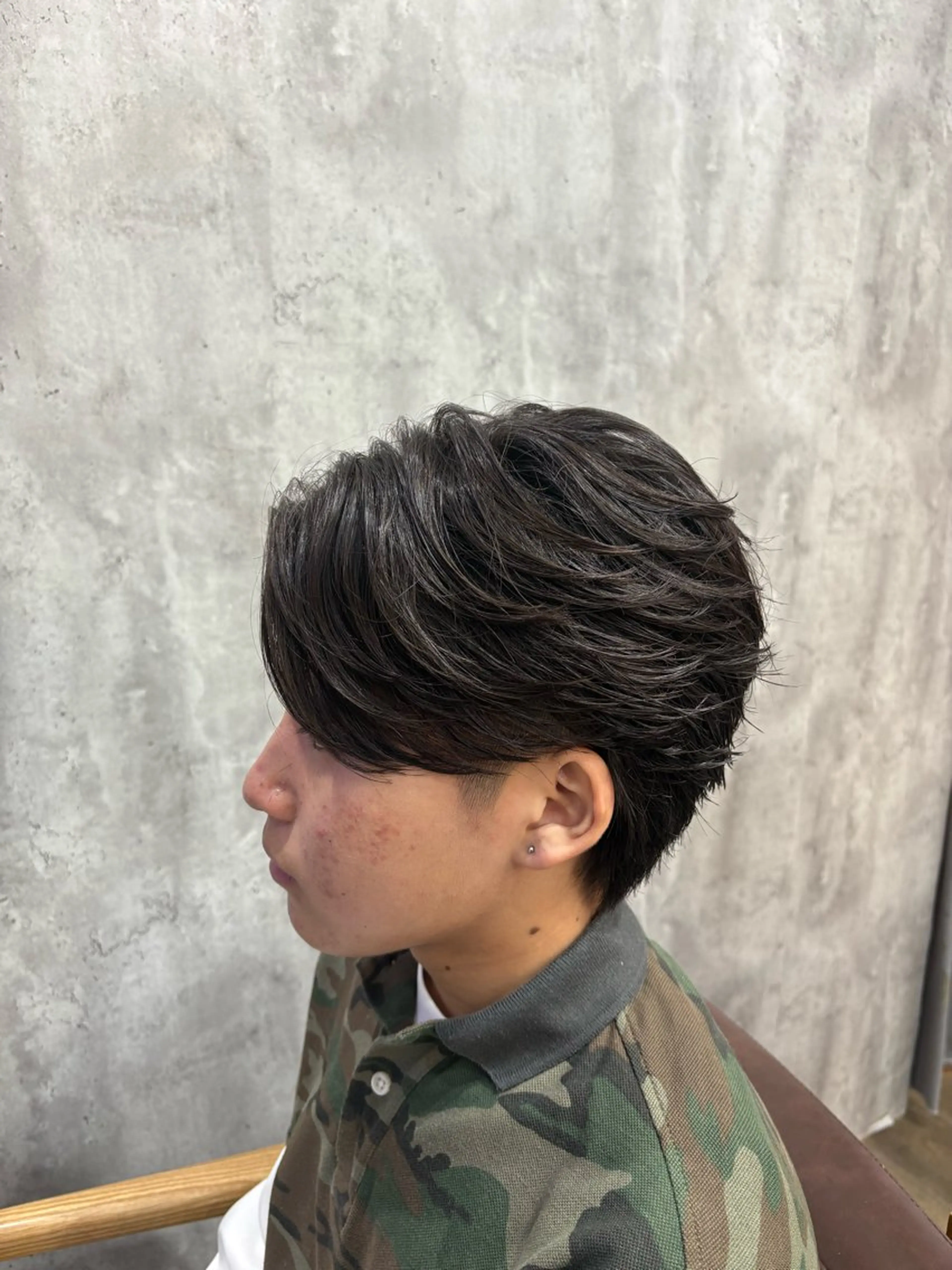 ショート パーマ メンズ フェザーパーマ メンズパーマ ニュアンスパーマ カット パーマ 韓国メンズヘア/ 毛流れヘア　須田龍世のヘアスタイル