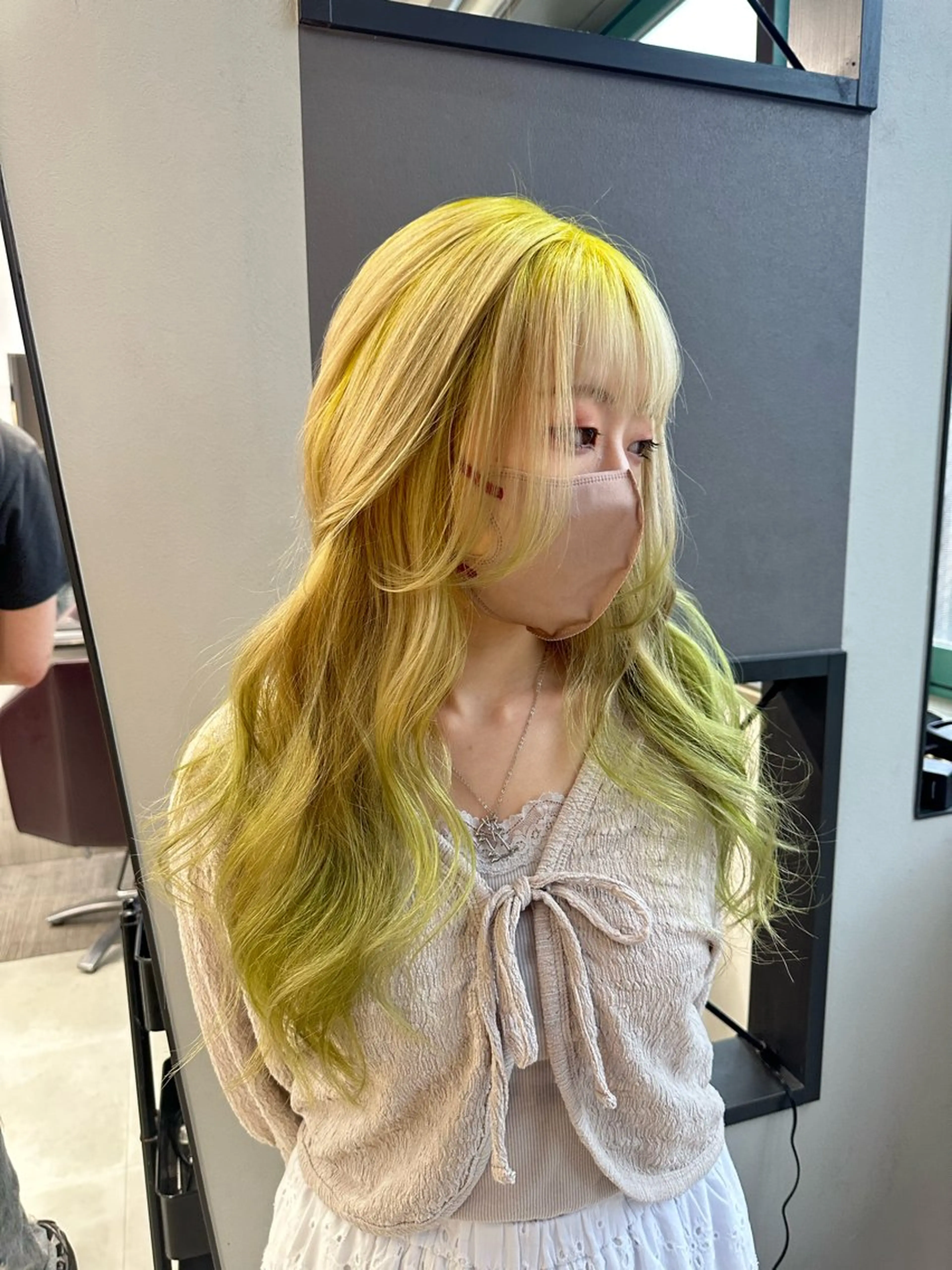 セミロング カラー 天神大名/ブリーチ 鶴岡和幸/ハイトーンのヘアスタイル