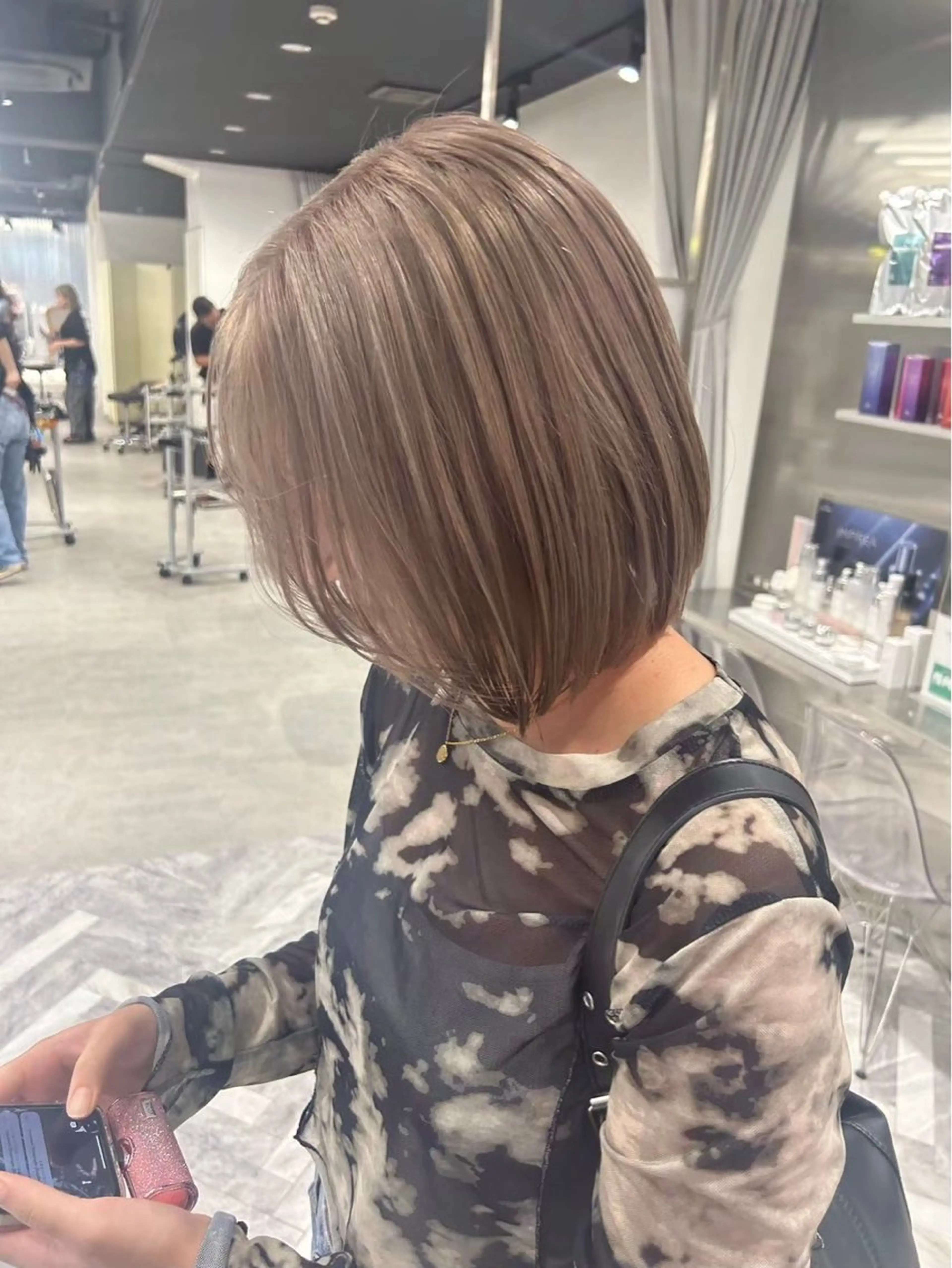 ミディアム 顔まわりレイヤー 顔周りカット 髪質改善 レイヤーカット トリートメント ARISA︎ メンズ特化/パーマのヘアスタイル