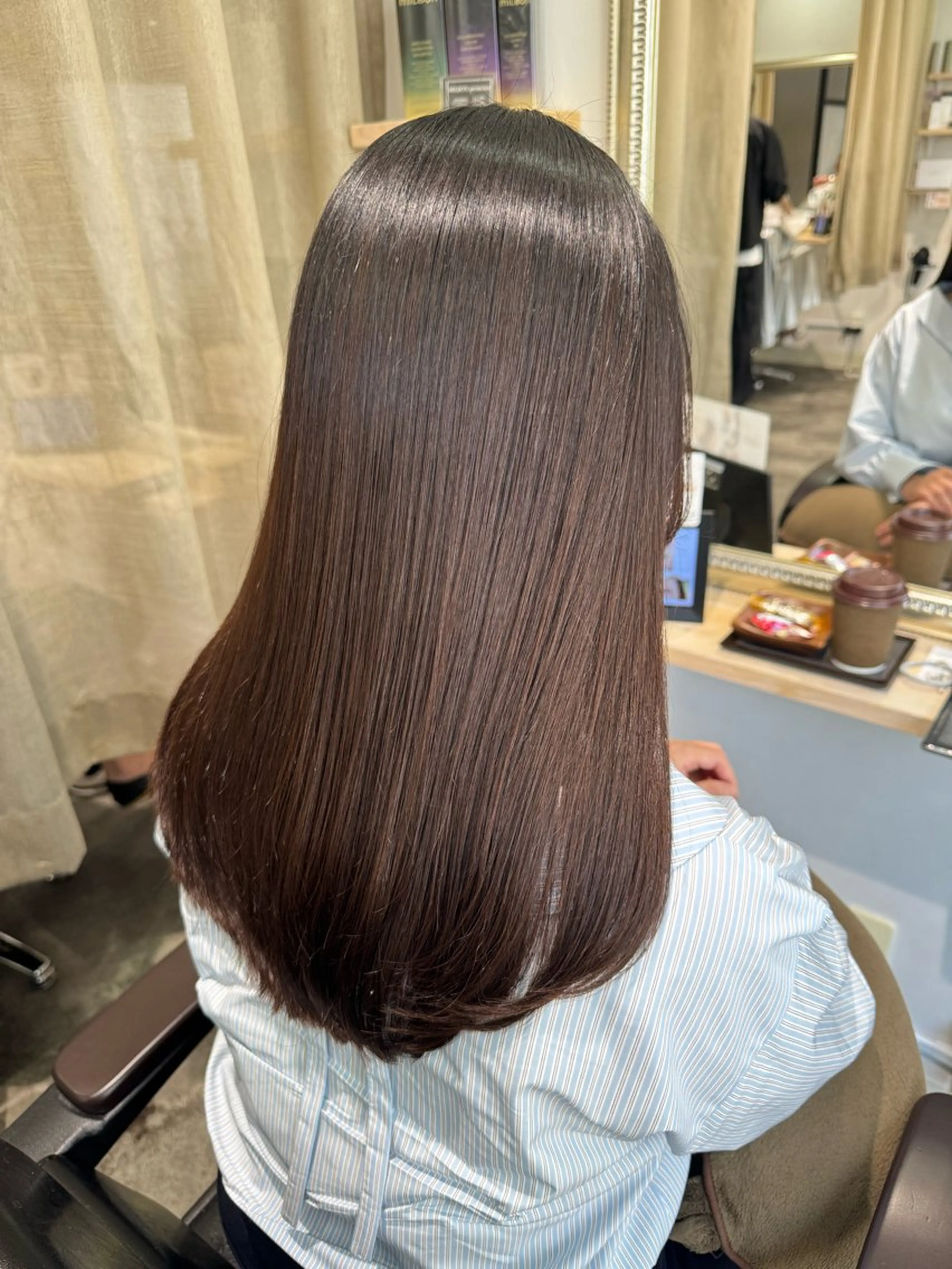 セミロング 髪質改善 ayaka 髪質改善レイヤーのヘアスタイル