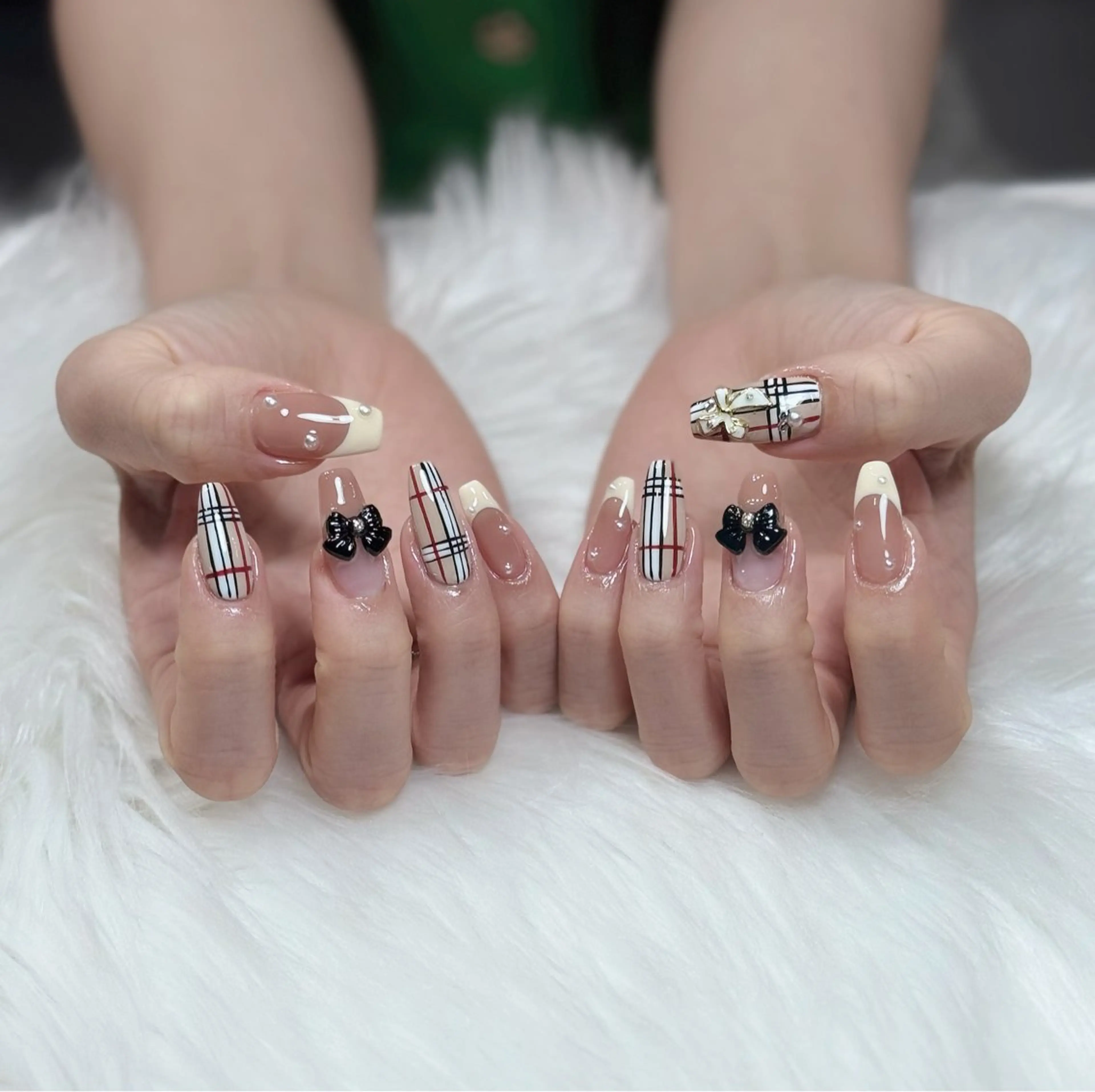 ネイル オーロラネイル チークネイル フットネイル フレンチネイル ジェルネイル ハンドネイル Nichi Nailsのネイルデザイン