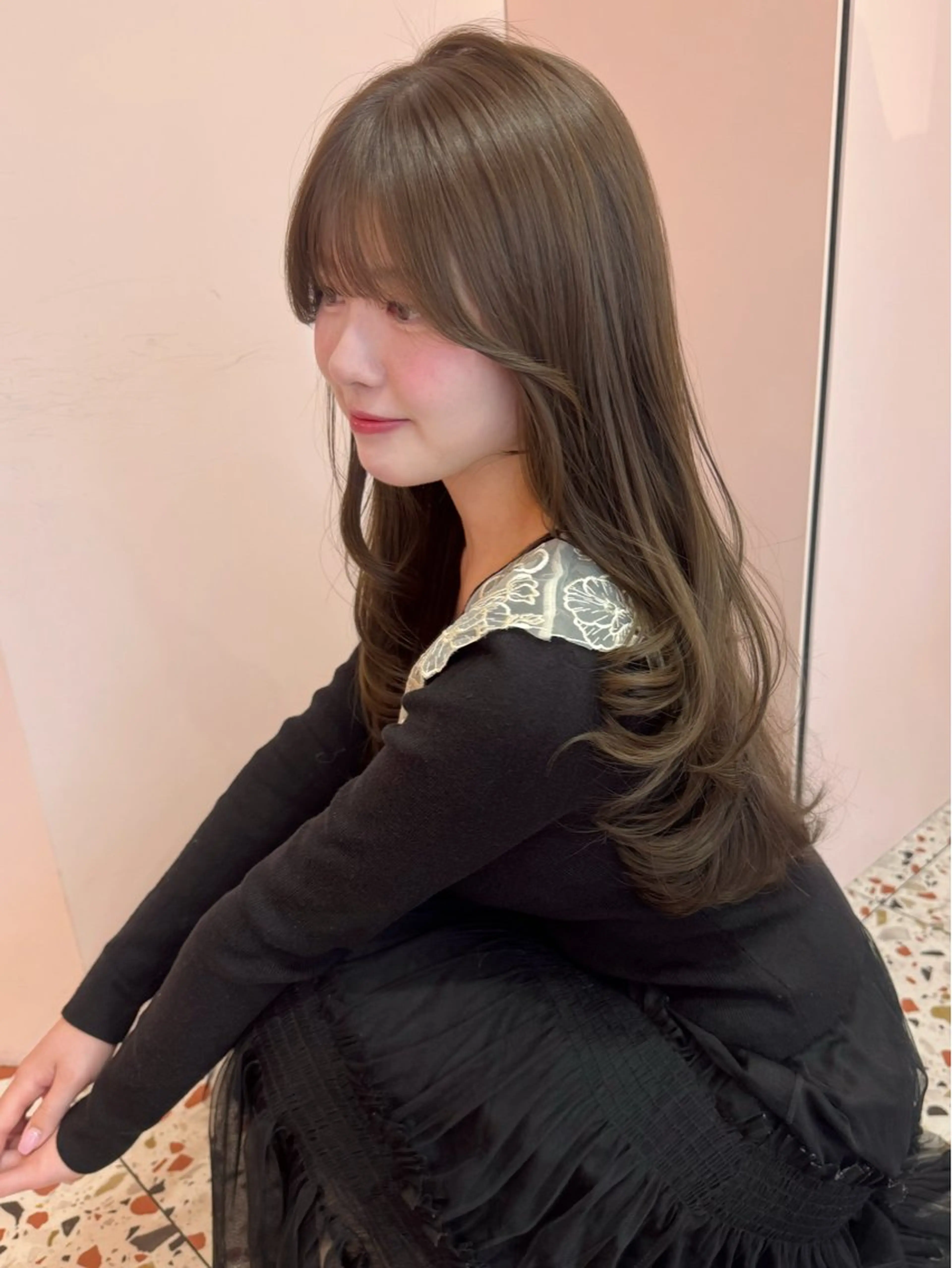 ロング ラベンダーベージュ 顔まわりレイヤー 顔周りカット 韓国風ヘア レイヤーカット カット ヘアカラー トリートメント 顔周り/透明感カラー REINA𓍯のヘアスタイル