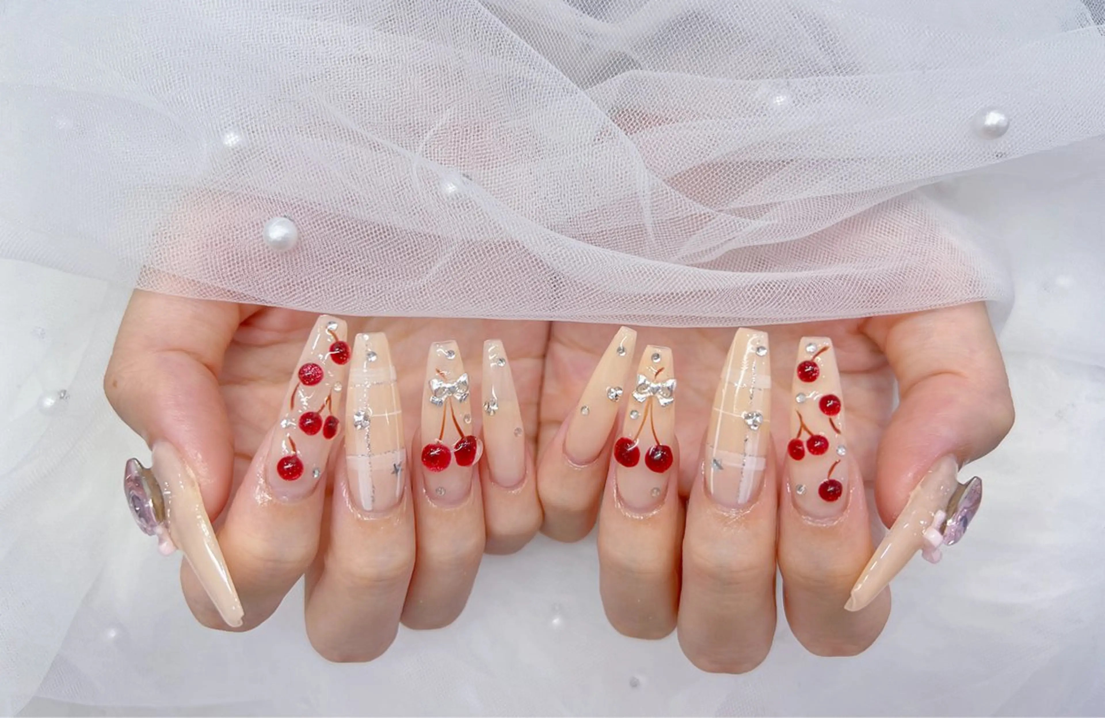 ネイル アートネイル オーロラネイル チークネイル 長さ出し フットネイル Miya _nailのネイルデザイン