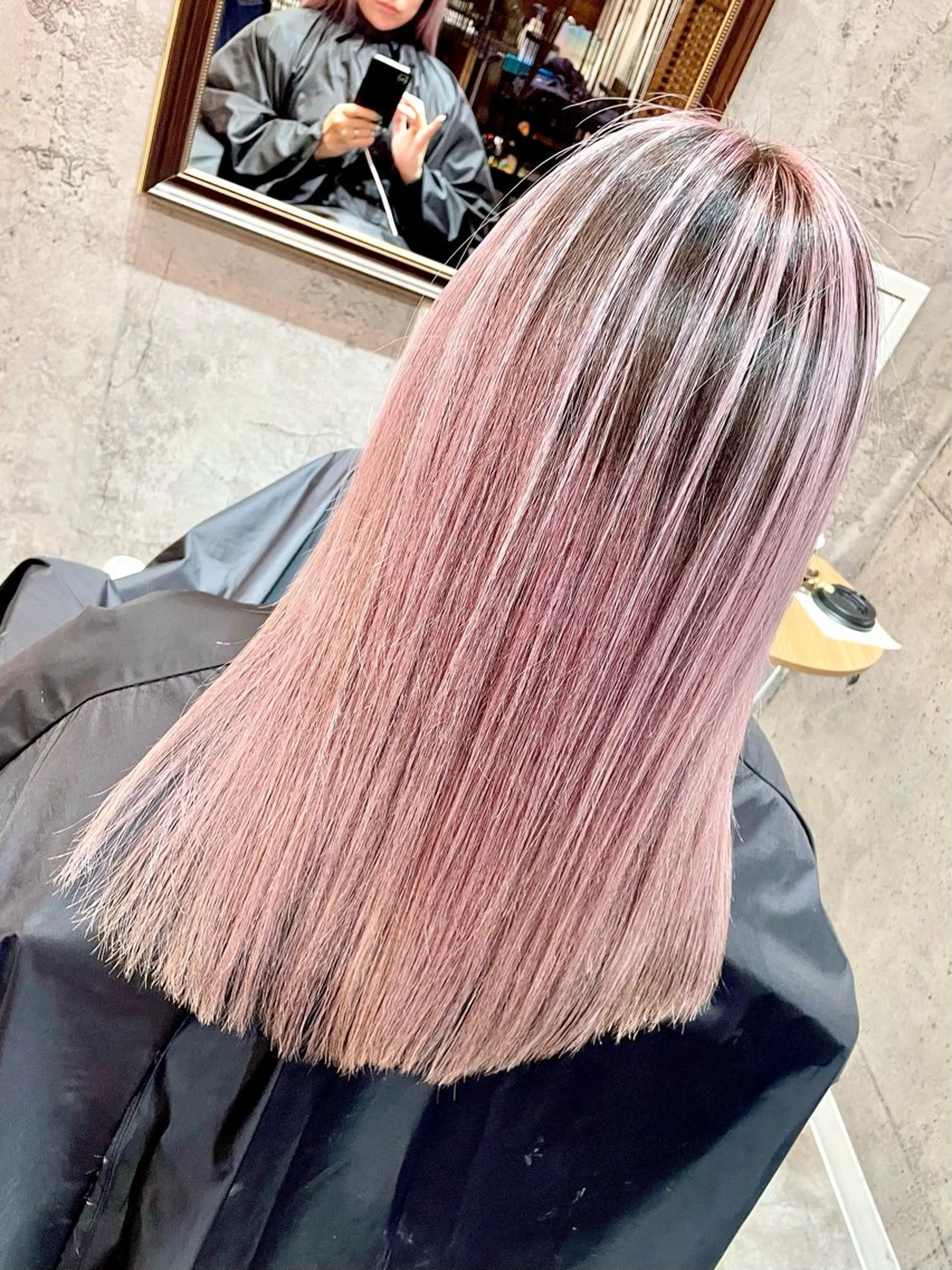 ロング レイヤーカット 🔷ブリーチバレイヤ ージュ🔷飯野達也のヘアスタイル