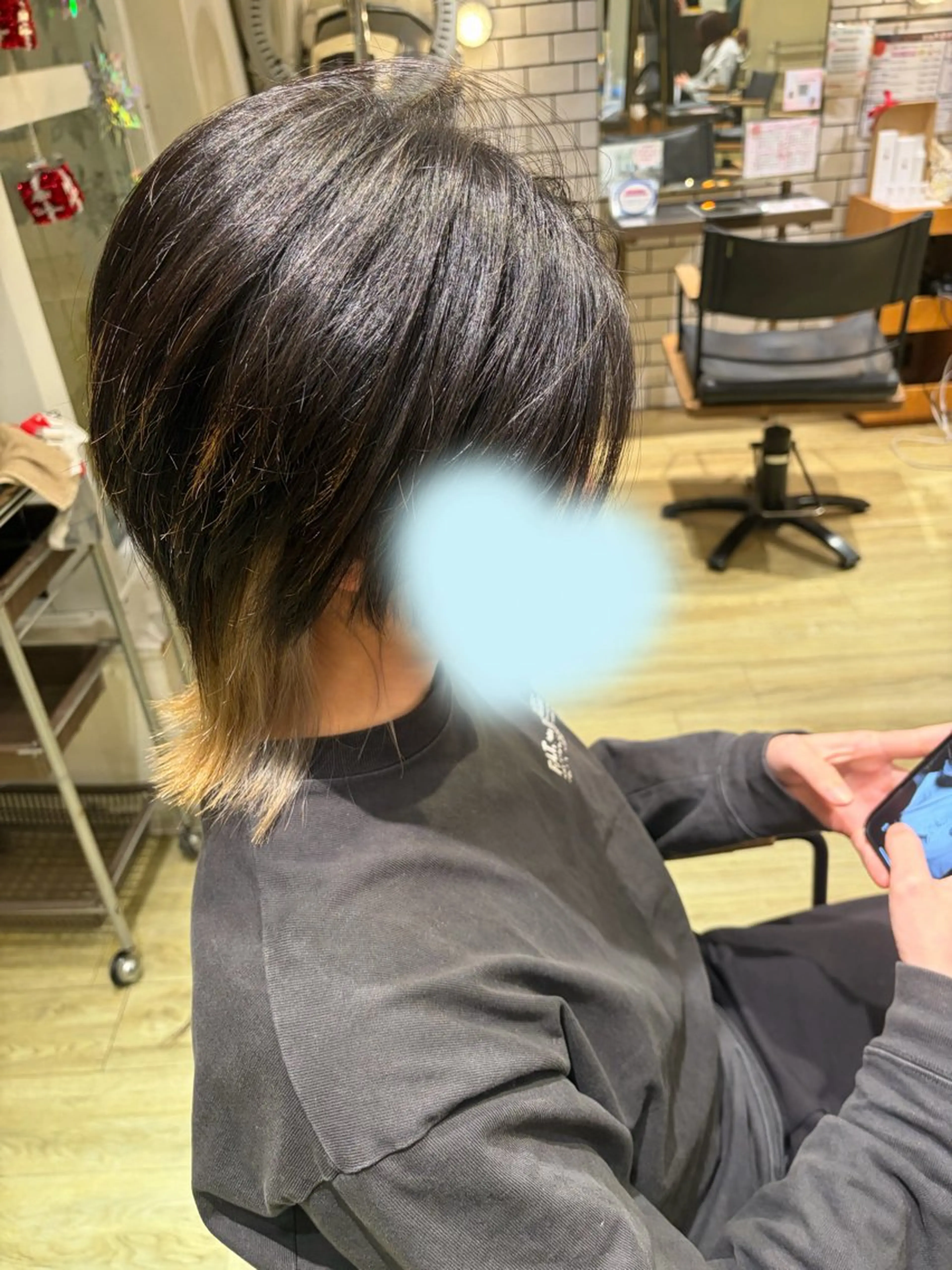 ショート ウルフカット ヘアカラー 鳴海 美海のヘアスタイル