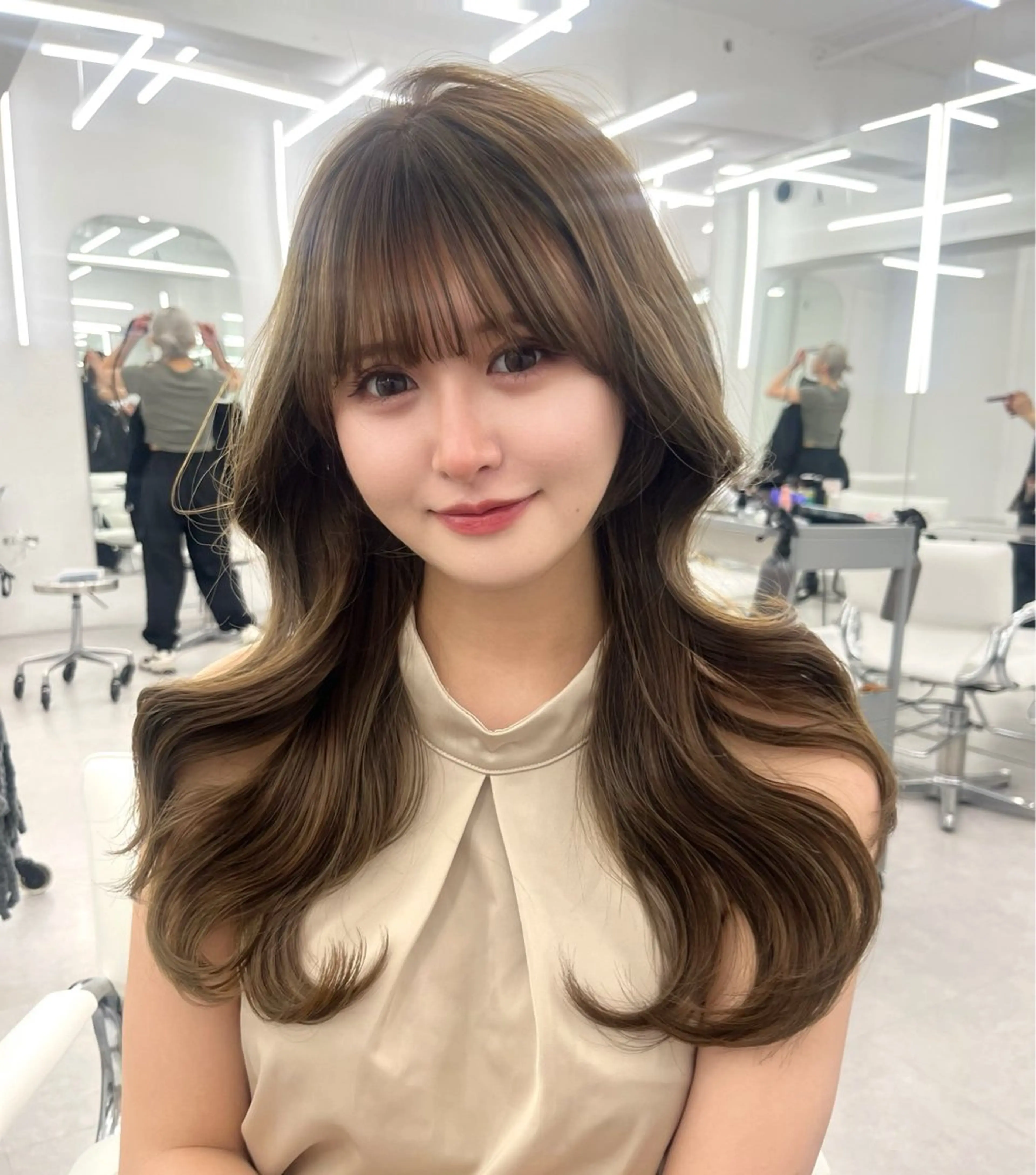 ロング 韓国風ヘア レイヤーカット ロング シースルーバング 透明感カラー✨🩵 韓国ヘアkanatoのヘアスタイル