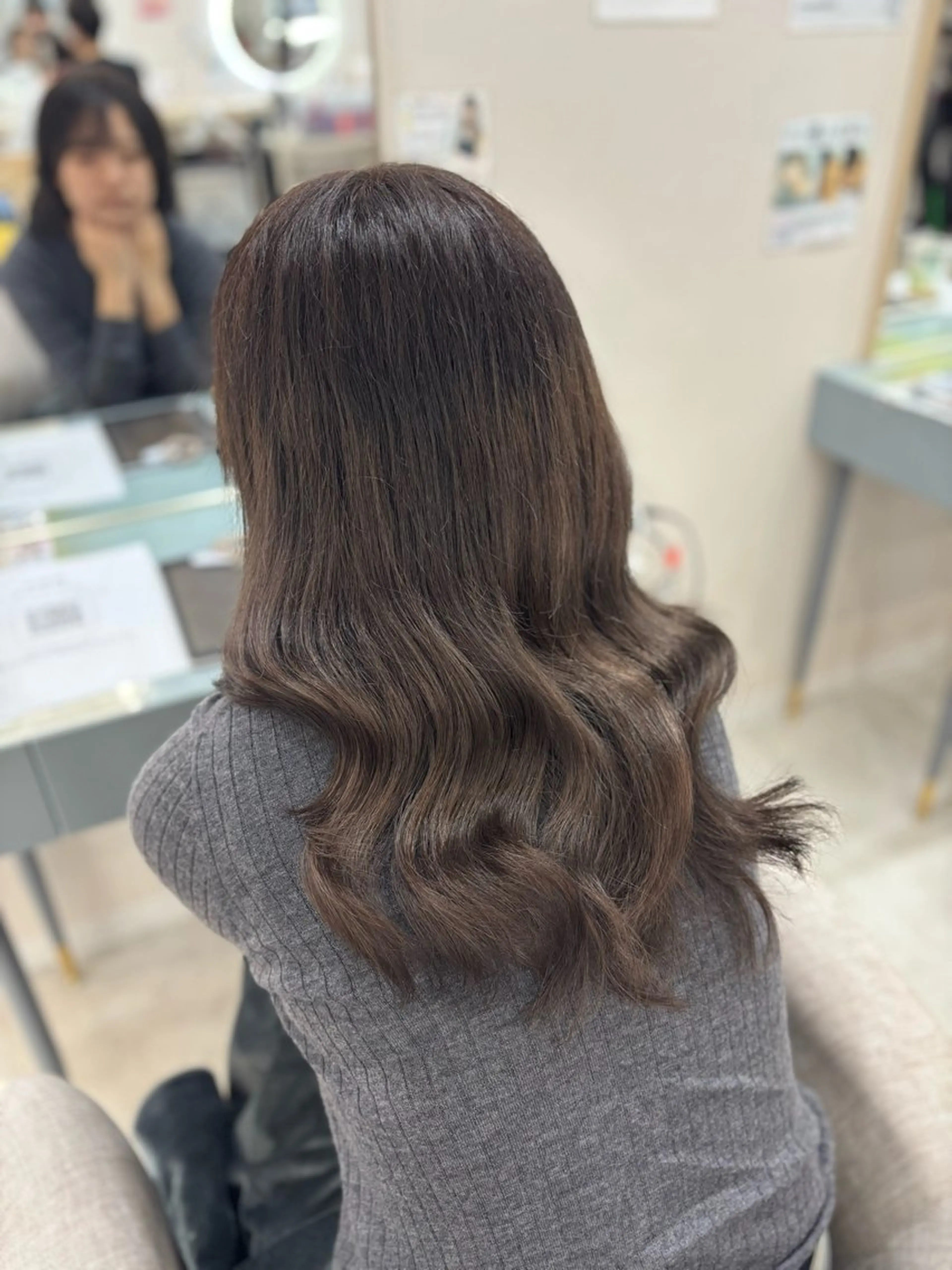 セミロング 加藤 未来のヘアスタイル