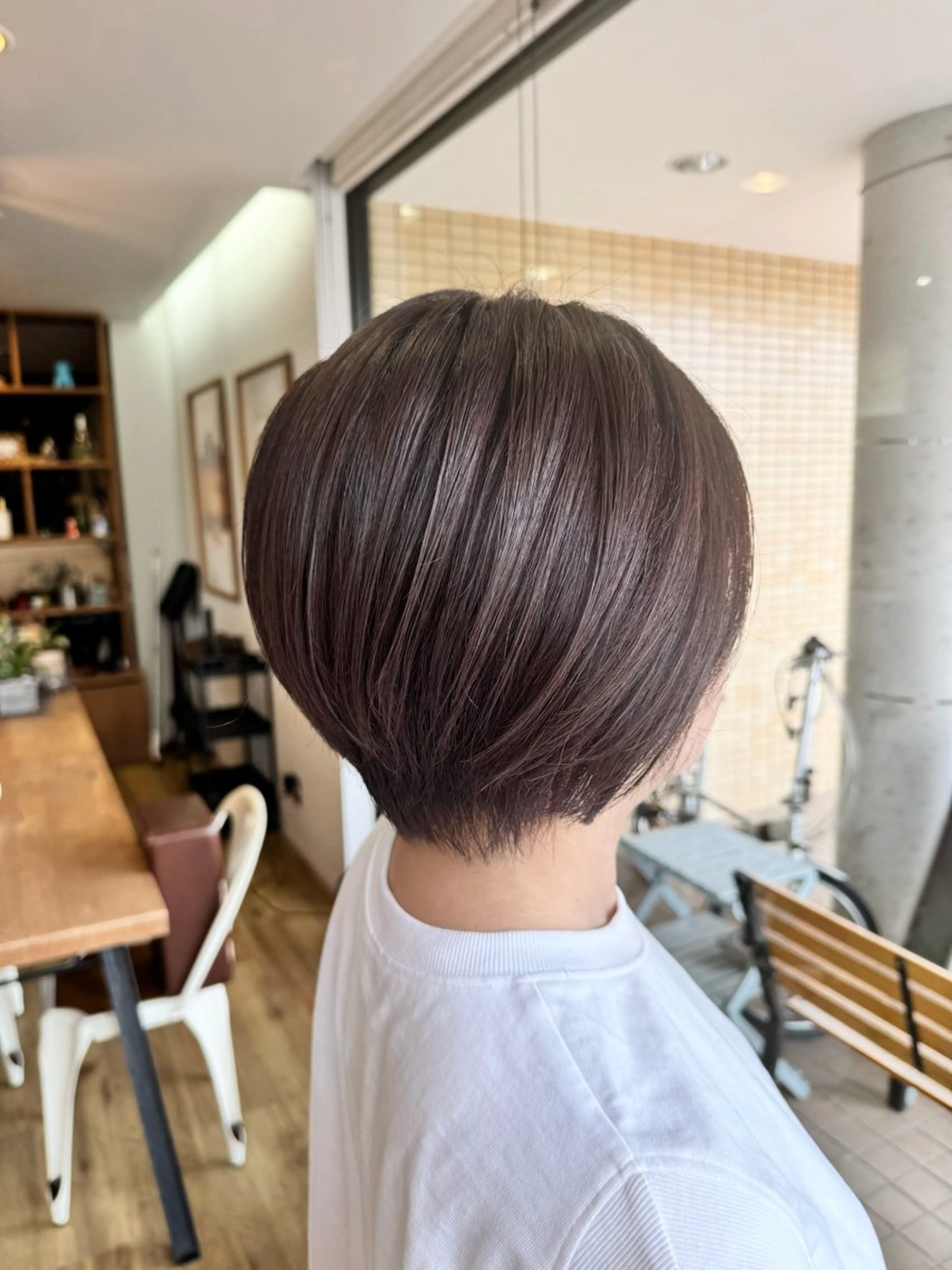 ショート カラー アッシュ ベージュカラー カット ヘアカラー トリートメント ツキダテ ユイのヘアスタイル