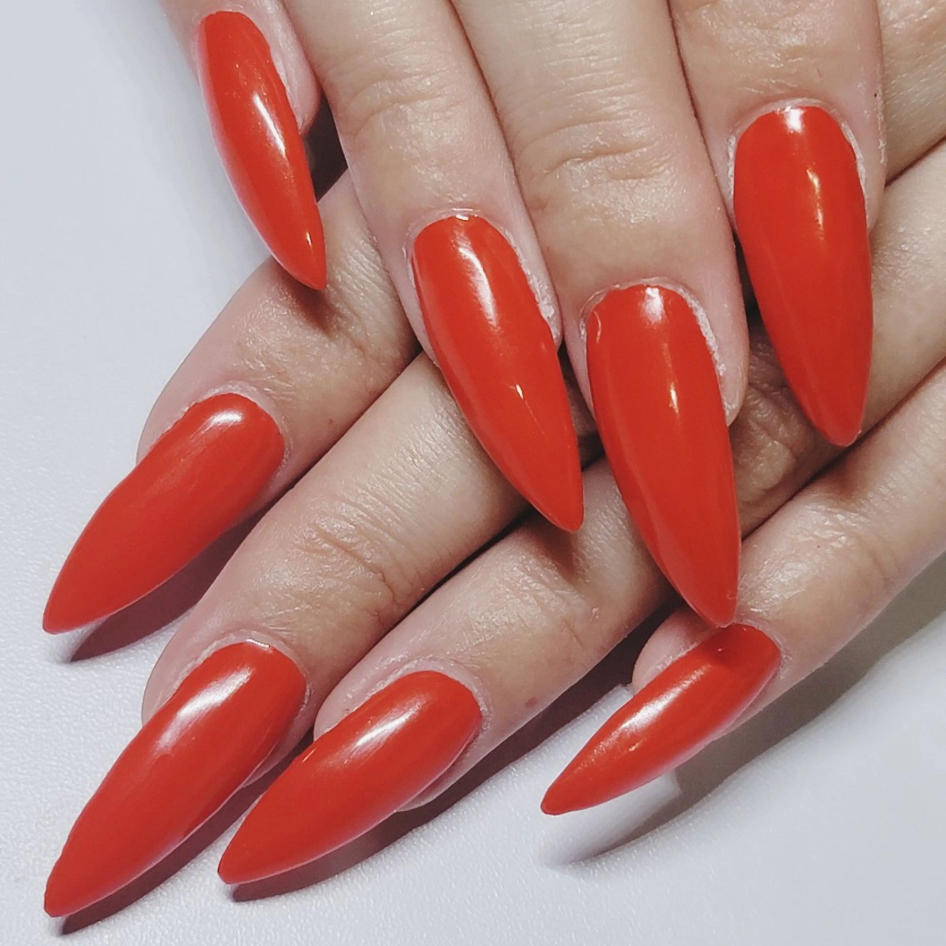 ネイル ワンカラーネイル 赤色 ハンドネイル よしだ ひろきのネイルデザイン