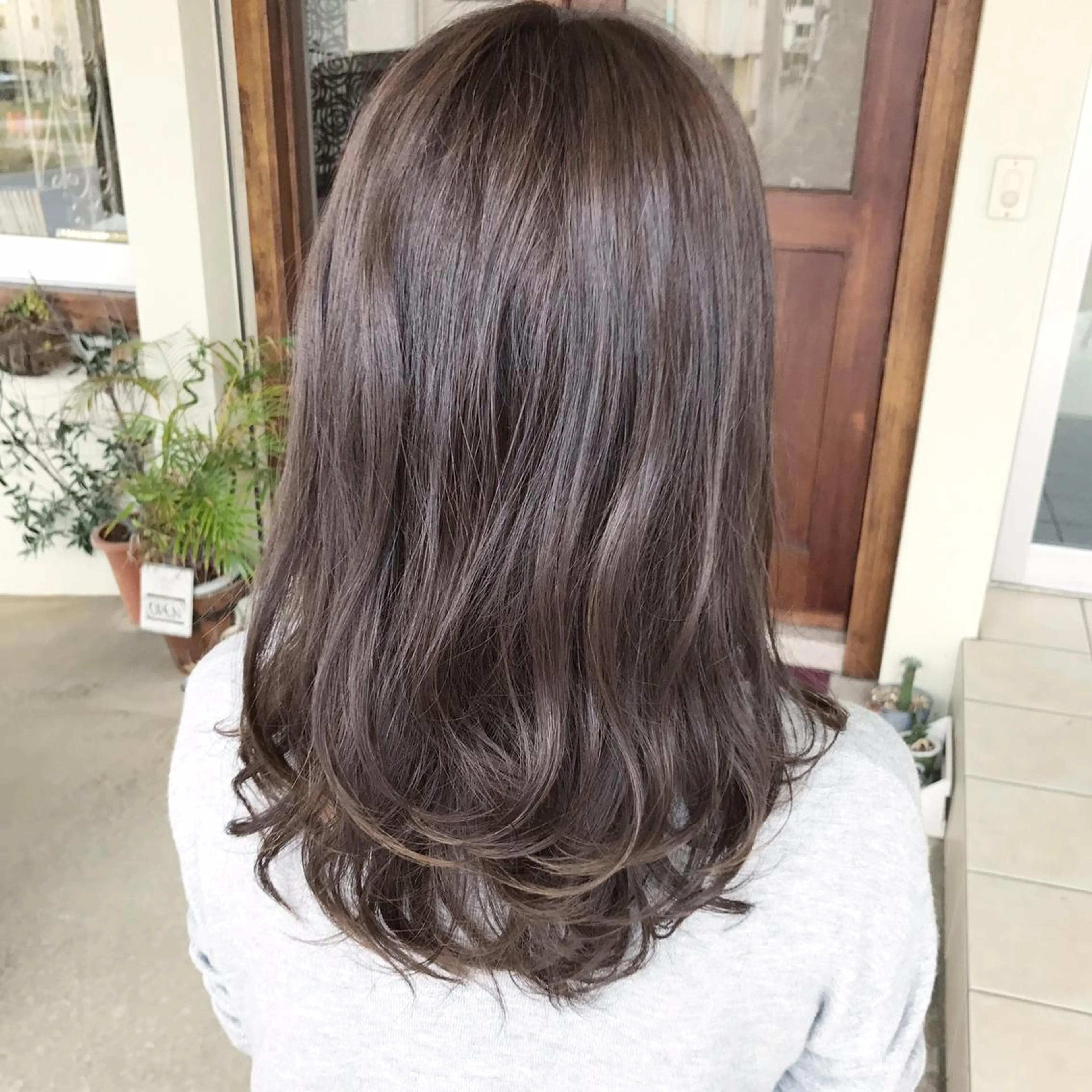 ミディアム カラー バレイヤージュ レイヤーカット カット ヘアカラー grand juteのヘアスタイル