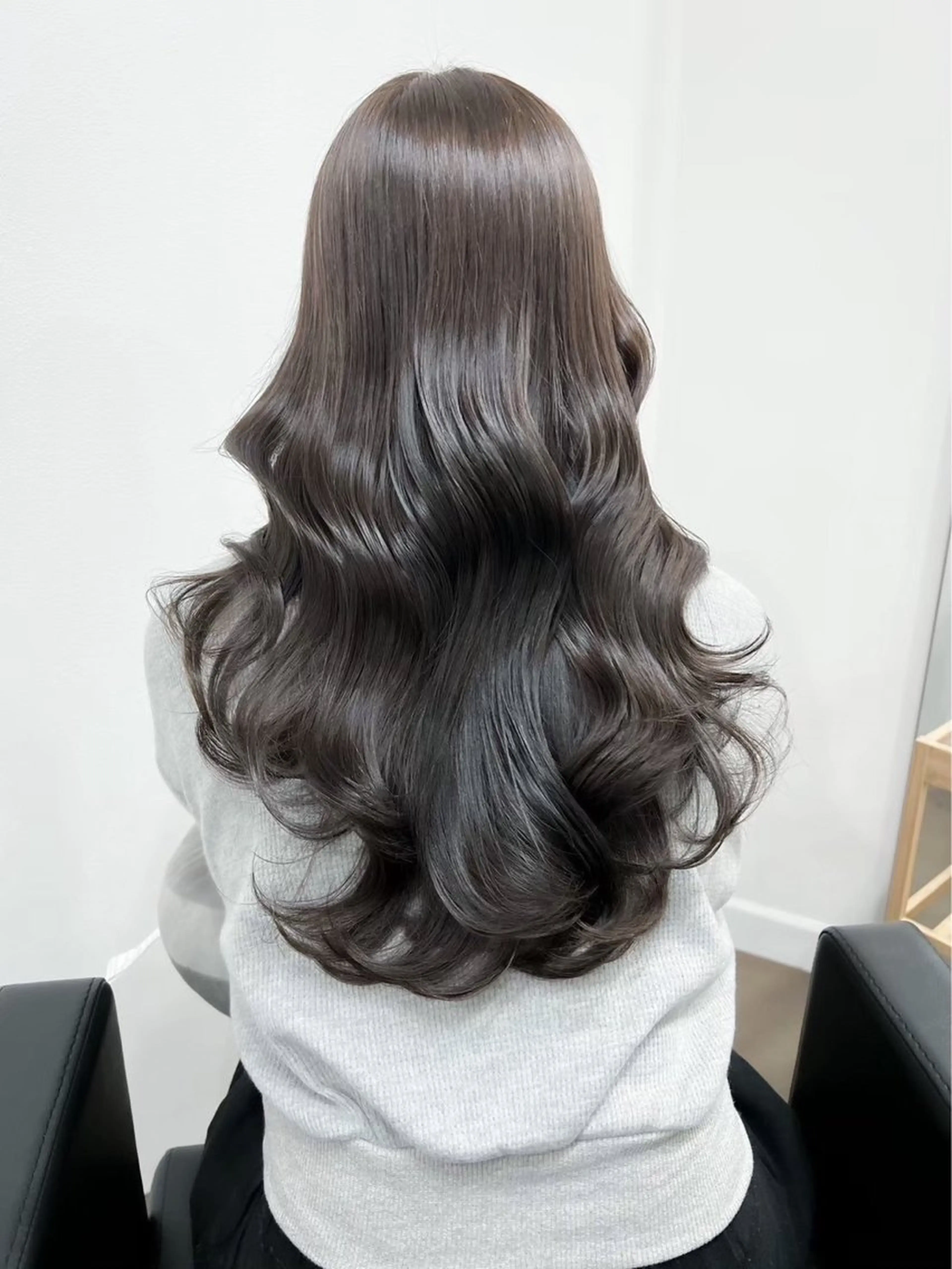 ロング カラー アッシュ 透明感カラー グレージュ レイヤーカット カット ヘアカラー トリートメント 透明感カラー特化/ ベージュ/梅田/英輝のヘアスタイル