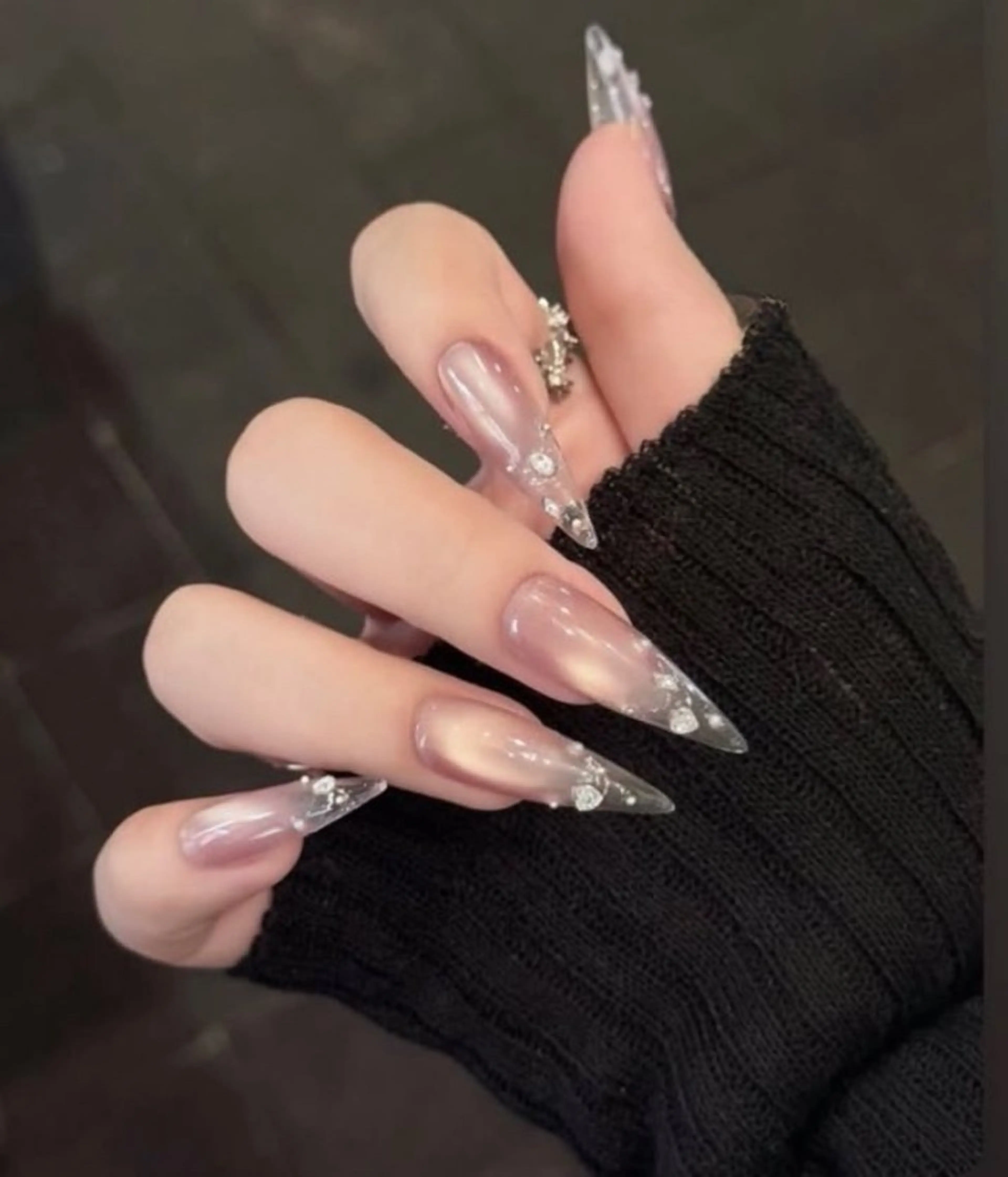 カラー グラデーションカラー ピンクカラー ハンドネイル AIN Nailのネイルデザイン