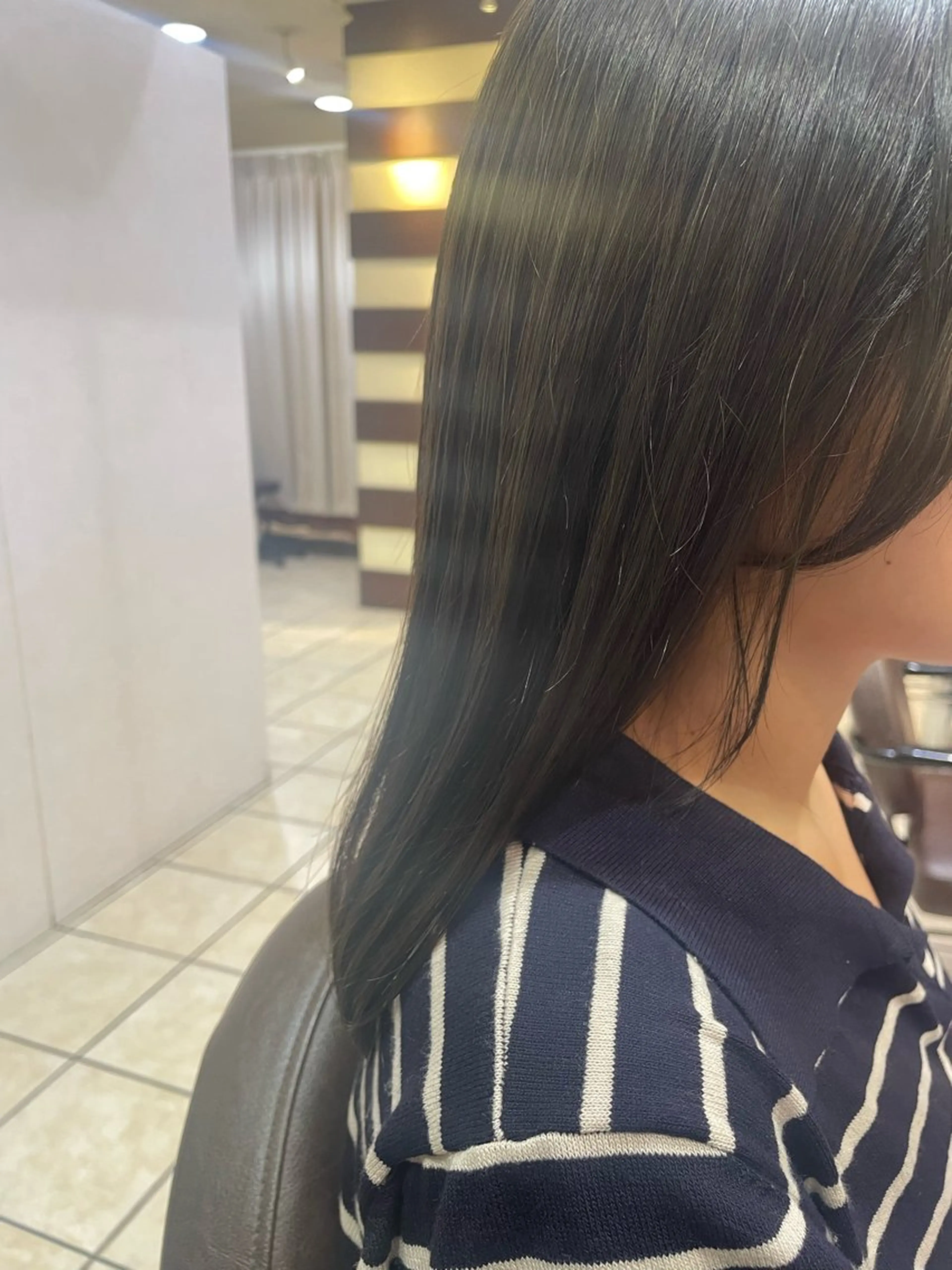 カラー 桑田 新菜のヘアスタイル